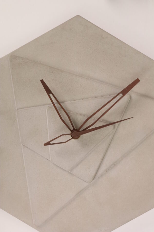 Uhr, deko, beton, home, haus, zuhause, wanduhr, betonuhr, dekoration, innenausstattung, modern, trend, modisch, cool, grau, industrie, industrial, einzigartig, ungewöhnlich, wohnzimmer, zimmer, coole, design, moderne, modernes, trendig, zeiger, zeigern, zahlen, ziffern, trenduhr, uhrtrend, uhrentrend