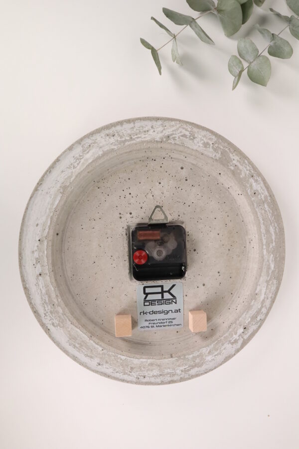 Uhr, deko, beton, home, haus, zuhause, wanduhr, betonuhr, dekoration, innenausstattung, modern, trend, modisch, cool, grau, industrie, industrial, einzigartig, ungewöhnlich, wohnzimmer, zimmer, coole, design, moderne, modernes, trendig, zeiger, zeigern, zahlen, ziffern, trenduhr, uhrtrend, uhrentrend
