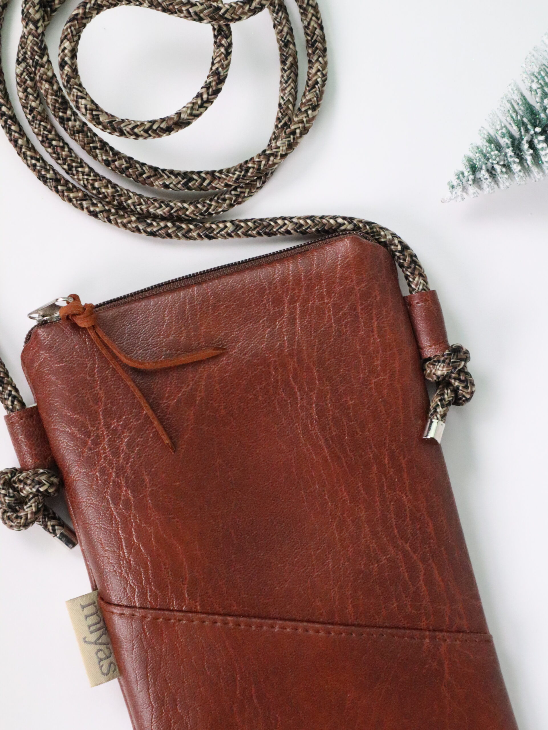 Tasche, handy, handytasche, handtasche, kleine tasche, umhängetasche, zum umhängen, modisch, trend, händy, handytrage, handybörse, umhängehandy, trendtasche, taschentrend, 2022, modisch, modische,