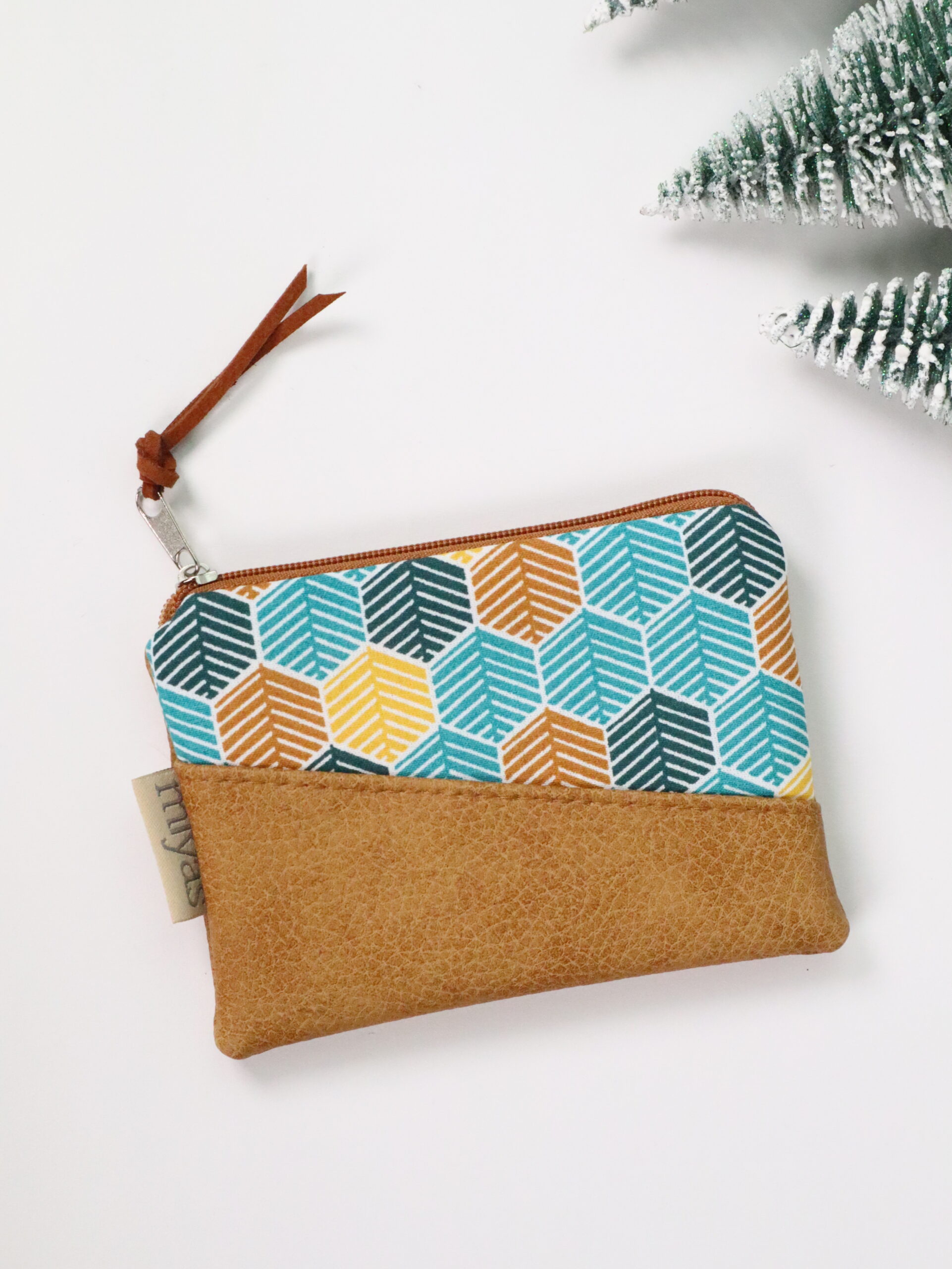 Täschchen, geld, geldtasche, geldbörse, börse, börserl, bunt, modern, modisch, trend, trendtasche, täschchen, cool, muster, kunstleder, vegan, veganes leder, nachhaltig, handmade, handgemacht, handgefertigt,