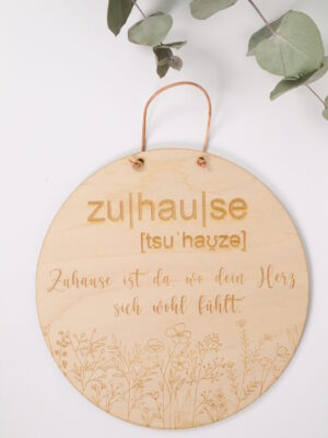 Schild, holzschild, deko, holzdeko, hygge, modern, trend, 2022, dekoration, schön, mama, oma, schwester, freundin, bff, bestie, homedeko, dekor, kranz, blume, blumen, deko, blüte, wiese, blumenwiese, zuhause, daheim, herz, familie, liebe, türschild,