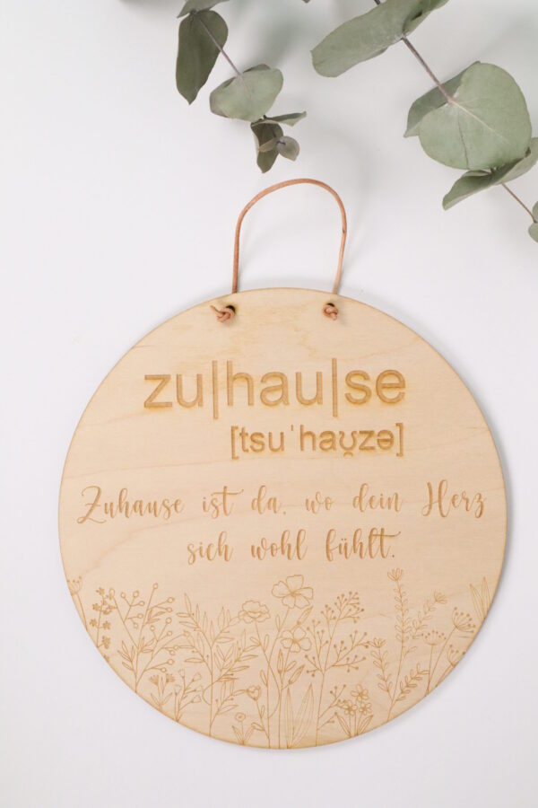 Schild, holzschild, deko, holzdeko, hygge, modern, trend, 2022, dekoration, schön, mama, oma, schwester, freundin, bff, bestie, homedeko, dekor, kranz, blume, blumen, deko, blüte, wiese, blumenwiese, zuhause, daheim, herz, familie, liebe, türschild,