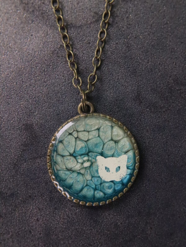 Kette, halskette, schmuck, halsschmuck, messing, neutral, modern, modisch, trend, trendschmuck, schmucktrend, 2022, 2023, mama, geschenk, schwester, baum, des, lebens, magisch, handmade, mandgemacht, unikat, einzelstück, tante, freundin, frau, ehefrau, schenken, muttertag, weihnachten, valentinstag, nickelfrei