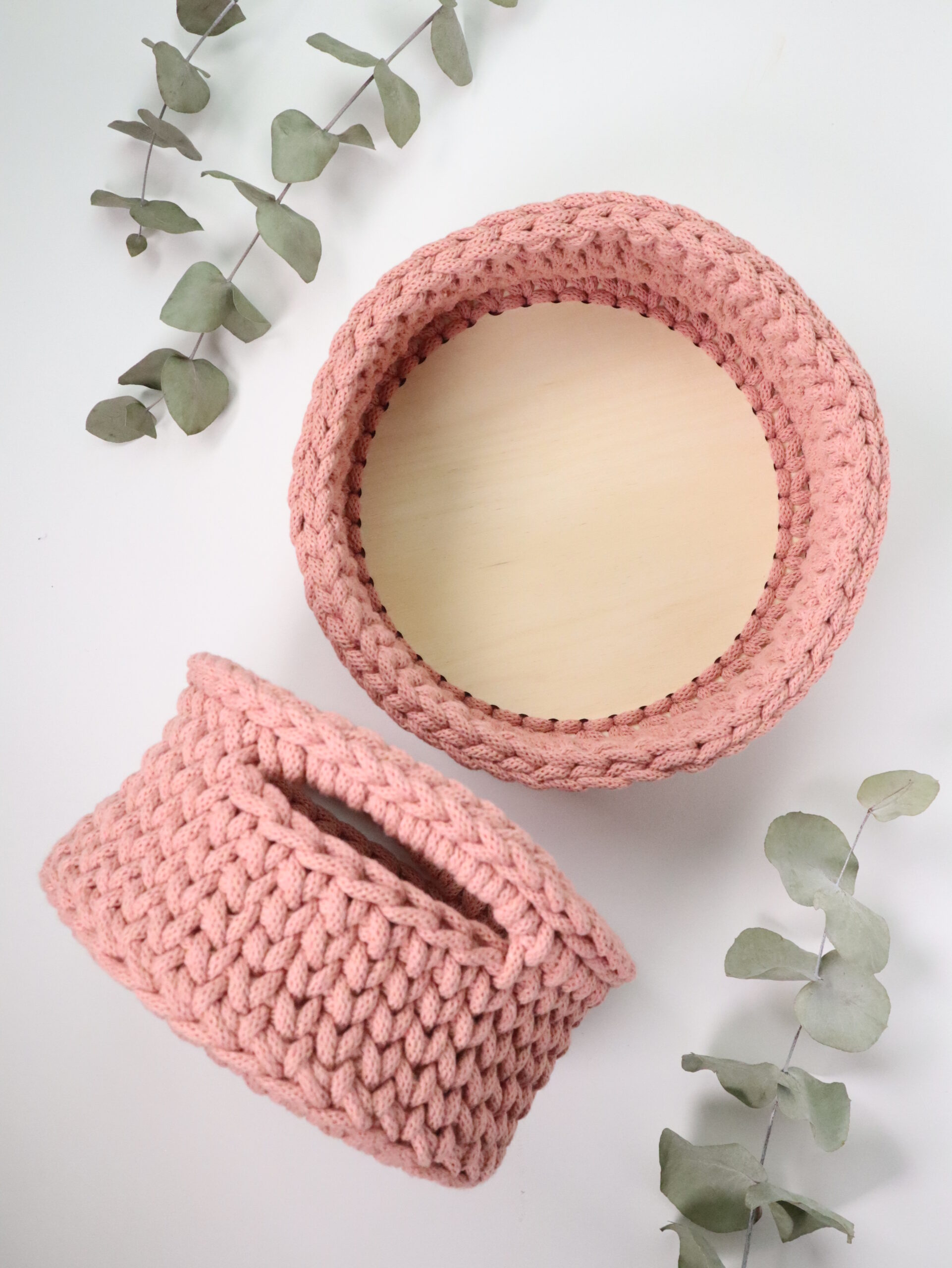 Korb, häkelkorb, häkel, gehäkelt, garn, makramee, makrameegarn, strickkorb, deko, dekoration, aufbewahrung, korb, körbchen, textil, holz, holzboden, prakisch, kind, mama, oma, geschenk, mitbringsel, schenken, nest, osternest, ostern