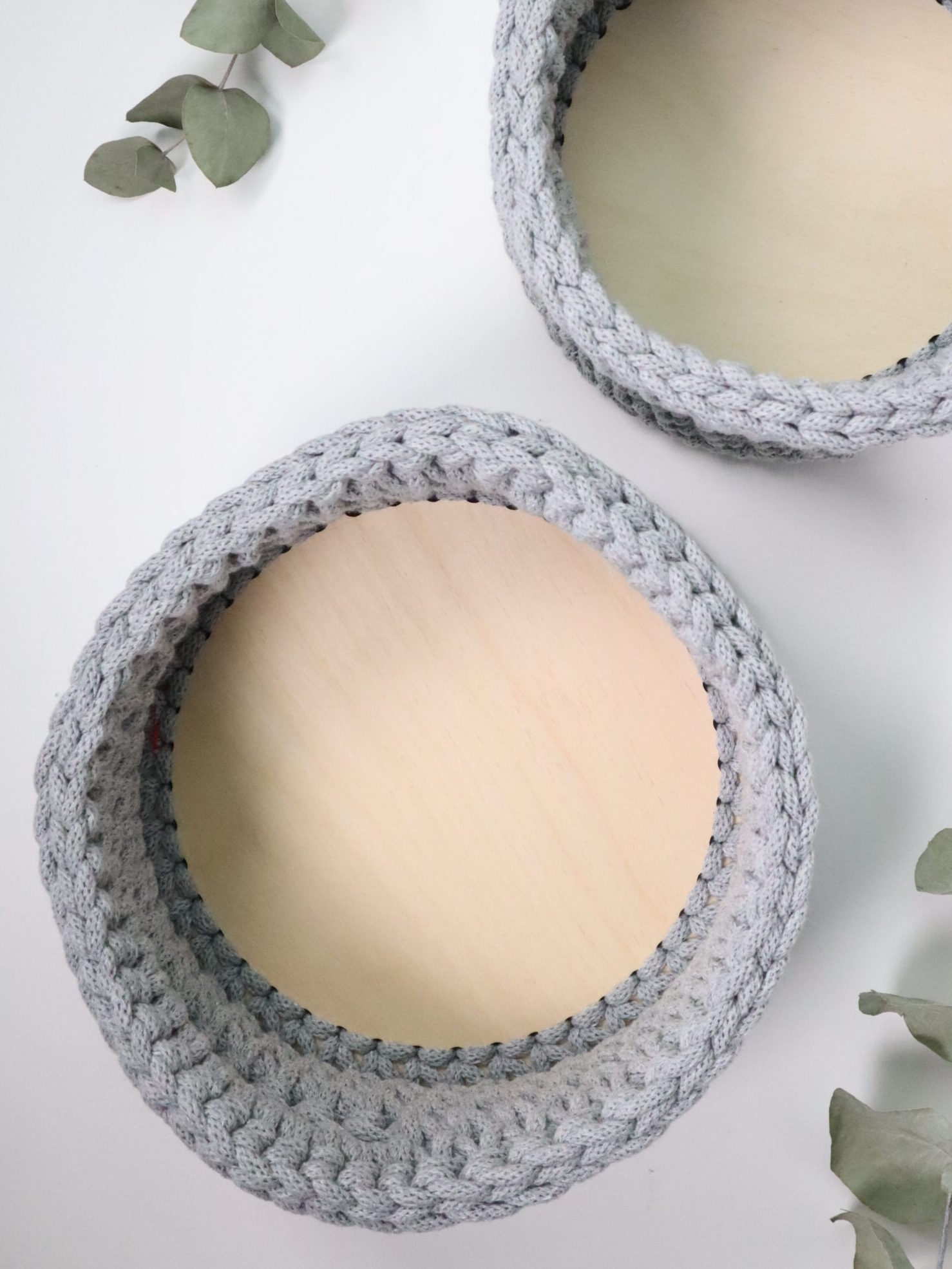 Korb, häkelkorb, häkel, gehäkelt, garn, makramee, makrameegarn, strickkorb, deko, dekoration, aufbewahrung, korb, körbchen, textil, holz, holzboden, prakisch, kind, mama, oma, geschenk, mitbringsel, schenken, nest, osternest, ostern