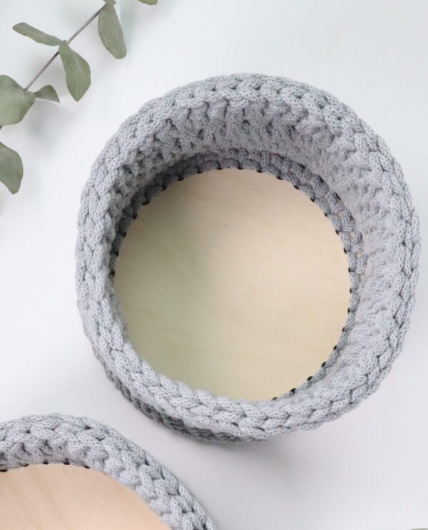 Korb, häkelkorb, häkel, gehäkelt, garn, makramee, makrameegarn, strickkorb, deko, dekoration, aufbewahrung, korb, körbchen, textil, holz, holzboden, prakisch, kind, mama, oma, geschenk, mitbringsel, schenken, nest, osternest, ostern