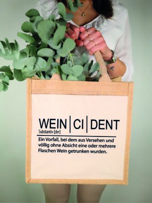 Wein, tasche, trinken, geschenk, weinliebhaber, tasche, geschenktasche, einkaufstasche, jute, jutetasche, spruch, wort, wörter, lustig, druck, aufdruck, statement, witzig, geschenkverpackung, geschenkidee, freundin, bestie, kollege, kollegin, nachbar, oma, mama, alkohol, wein, gin, unfall, bier, rausch, sekt, prosecco, bar, trinken, spaß, lustig, geschenk, für, amm, ehemann, partner, kollege, arbeitskollege, freund, freundin