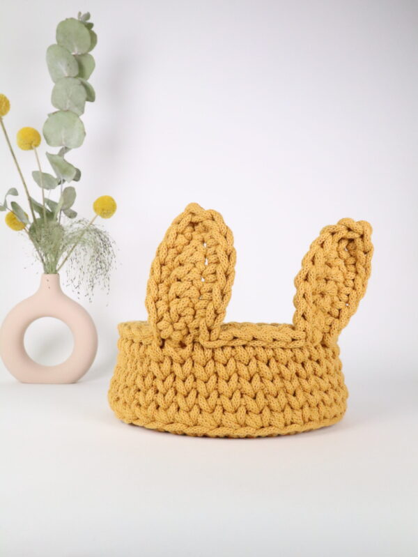 Korb, häkelkorb, häkel, gehäkelt, garn, makramee, makrameegarn, strickkorb, deko, dekoration, aufbewahrung, korb, körbchen, textil, holz, holzboden, prakisch, kind, mama, oma, geschenk, mitbringsel, schenken, nest, osternest, ostern, hase, osterhase, hasen, ohr, ohren,
