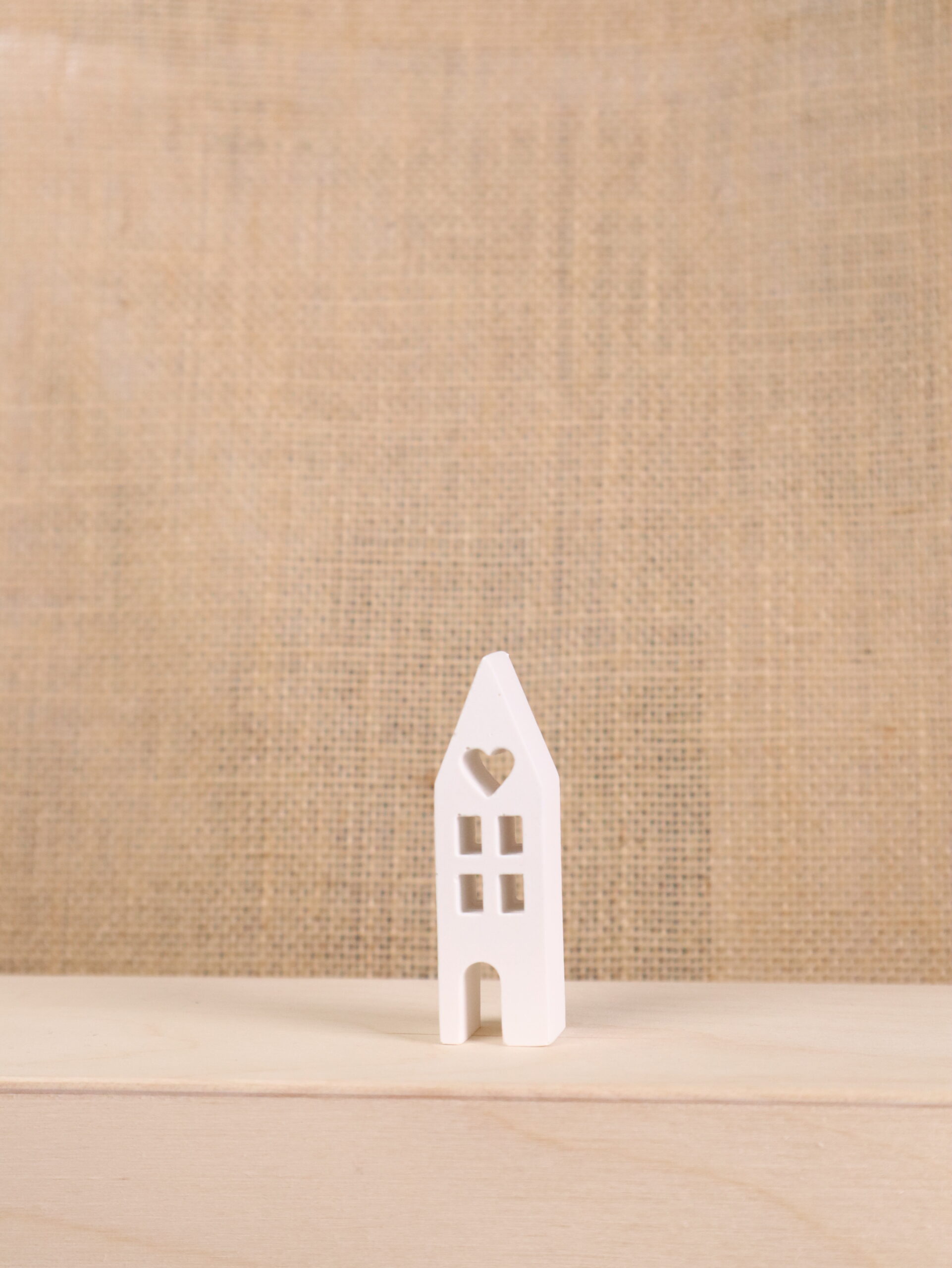 haus, deko, keramik, beton, raysin, weiß, dekoration, dekorieren, handmade, haus, herz, fenster, tür, türe, dekohaus, innendeko, trend, modern, clean, minimalistisch,