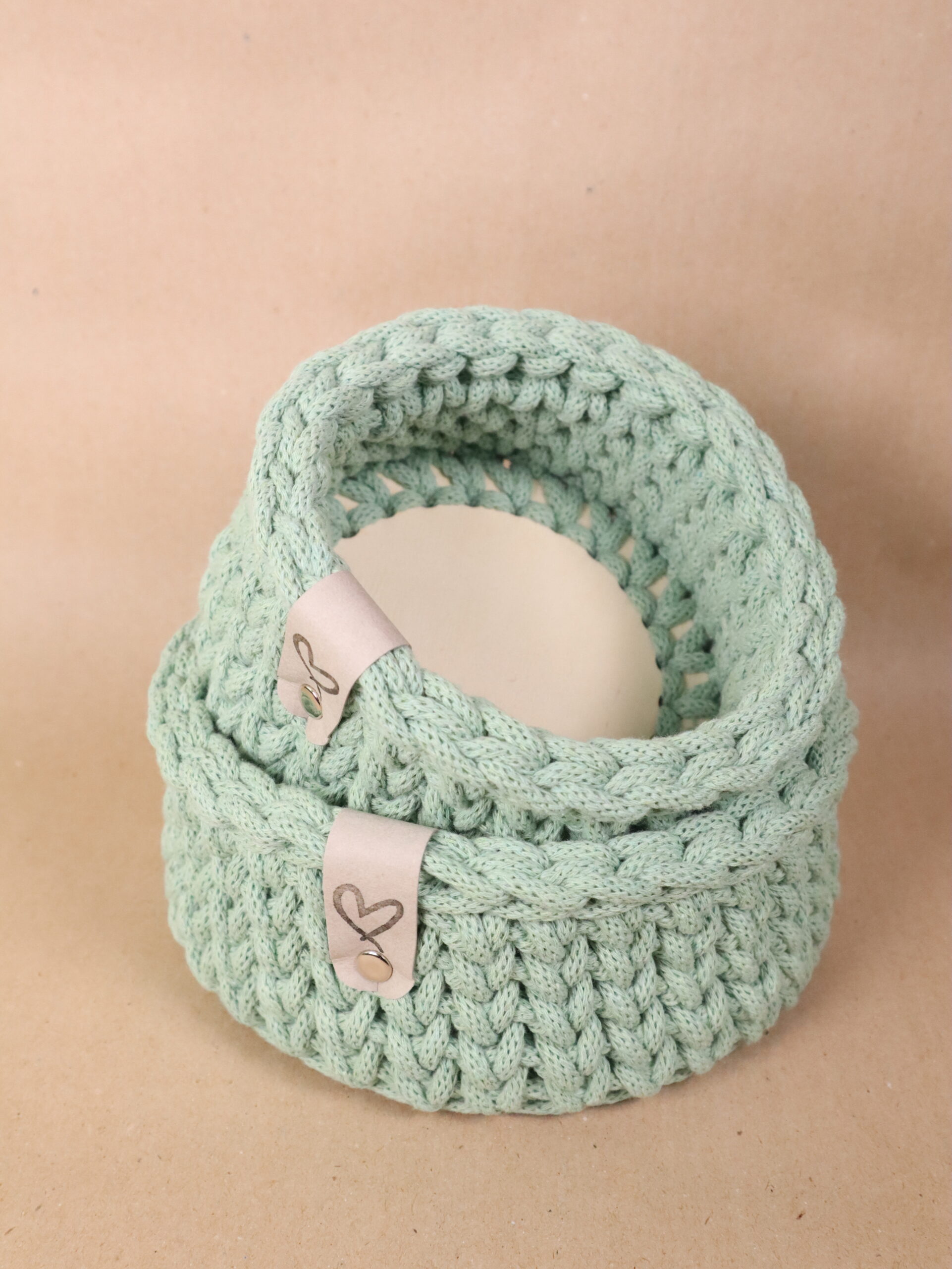 KorKorb, häkelkorb, häkel, gehäkelt, garn, makramee, makrameegarn, strickkorb, deko, dekoration, aufbewahrung, korb, körbchen, textil, holz, holzboden, prakisch, kind, mama, oma, geschenk, mitbringsel, schenken, häkelkorb, häkel, gehäkelt, garn, makramee, makrameegarn, strickkorb, deko, dekoration, aufbewahrung, korb, körbchen, textil, holz, holzboden, prakisch, kind, mama, oma, geschenk, mitbringsel, schenken, weihnachten, wichtel, wichtel, wichtelgeschenk, geschenk, geschenke