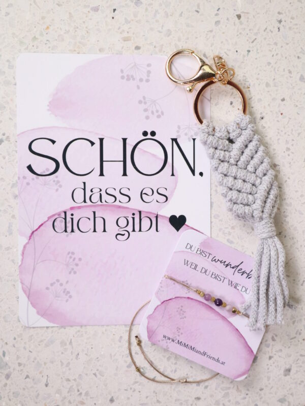 Set, geschenk, armband, schlüsselanhänger, schenken, box, geschenkset, karte, schön, dass, es, dich, gibt, wunderbar, die welt ist schön, freundin, kollegin, bff, wichtel, wichteln, wichtelgeschenk, weihnachten, christmas, weihnachtsgeschenk, schenken, kollegin, makramee, makrameeanhänger