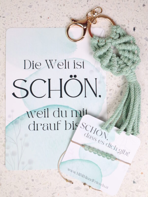 Set, geschenk, armband, schlüsselanhänger, schenken, box, geschenkset, karte, schön, dass, es, dich, gibt, wunderbar, die welt ist schön, freundin, kollegin, bff, wichtel, wichteln, wichtelgeschenk, weihnachten, christmas, weihnachtsgeschenk, schenken, kollegin, makramee, makrameeanhänger