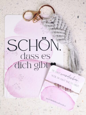 Set, geschenk, armband, schlüsselanhänger, schenken, box, geschenkset, karte, schön, dass, es, dich, gibt, wunderbar, die welt ist schön, freundin, kollegin, bff, wichtel, wichteln, wichtelgeschenk, weihnachten, christmas, weihnachtsgeschenk, schenken, kollegin, makramee, makrameeanhänger