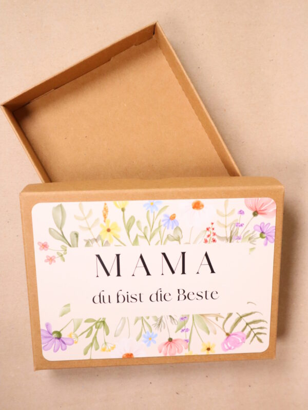 Set, Geschenkset, geschenk, schenken, box, schachtel, karton, armband, schlüsselanhänger, anhänger, edelstein, rhodonit, mama, beste, der, welt, geschenk, einkaufen, regional, handgefertigt, mit, liebe, handmade, eferding, oberösterreich, wels, linz, geschäft, laden, heilsteine, liebevoll, plus, city, shoppen, in, der, nähe, muttertag, geburtstag, besonders