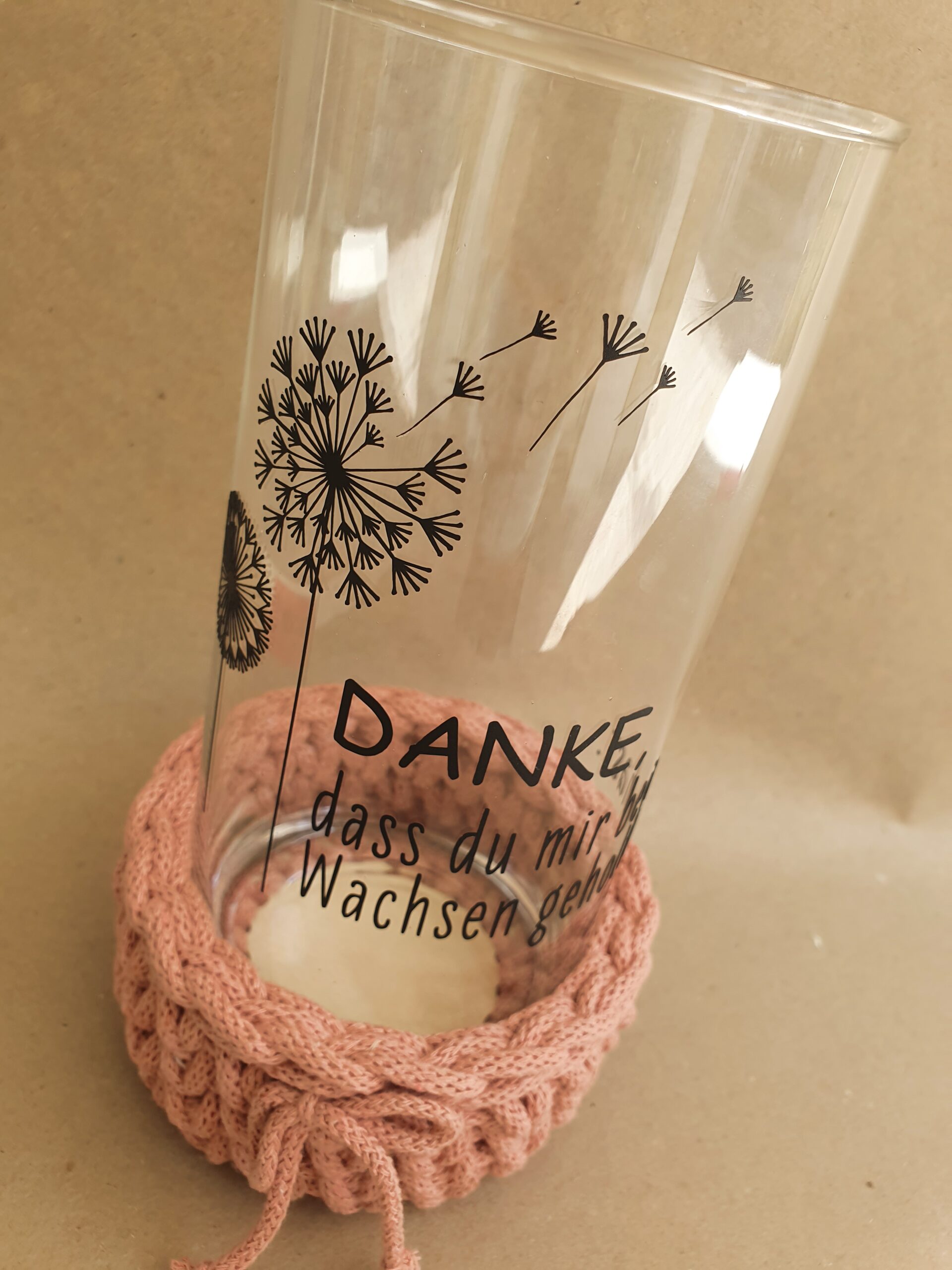 abschluss, schule, schulschluss, ferien, sommer, sommerferien, korb, häkeln, gehäkelt, häkelkorb, glas, windlicht, vase, danke, dass, du mir, beim wachsen, geholfe, hast, geschen, schenken, kindergarten, kiga, hort, krabbelstube, erzieherin, frau, tante, liebevoll, erziehung, pädagogin, pädagoge, schulschluss, abschluss, ferienstart, kaufen, einkaufen, shoppen, reional, in, meiner, nähe, eferding, wels, linz, oberösterreich, geschenk, geschenke, liebevoll, besonders, einzigartig, wolle, bobbiny, korb, blume,