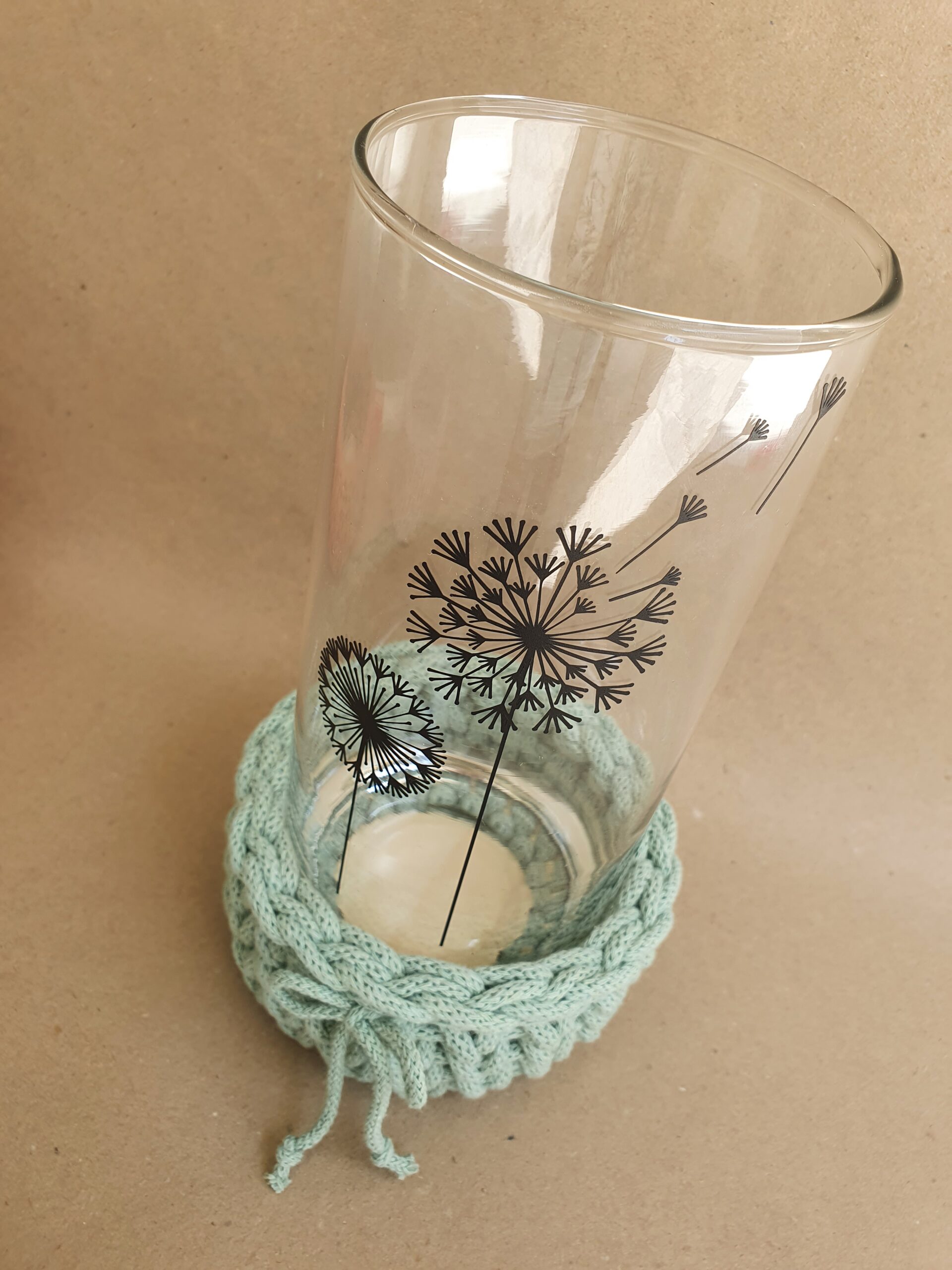 abschluss, schule, schulschluss, ferien, sommer, sommerferien, korb, häkeln, gehäkelt, häkelkorb, glas, windlicht, vase, danke, dass, du mir, beim wachsen, geholfe, hast, geschen, schenken, kindergarten, kiga, hort, krabbelstube, erzieherin, frau, tante, liebevoll, erziehung, pädagogin, pädagoge, schulschluss, abschluss, ferienstart, kaufen, einkaufen, shoppen, reional, in, meiner, nähe, eferding, wels, linz, oberösterreich, geschenk, geschenke, liebevoll, besonders, einzigartig, wolle, bobbiny, korb, blume, pusteblume, hochzeit, fliegen, symbol, liebe, heirat, hochzeitsgeschenk, geburtstag, löwenzahn