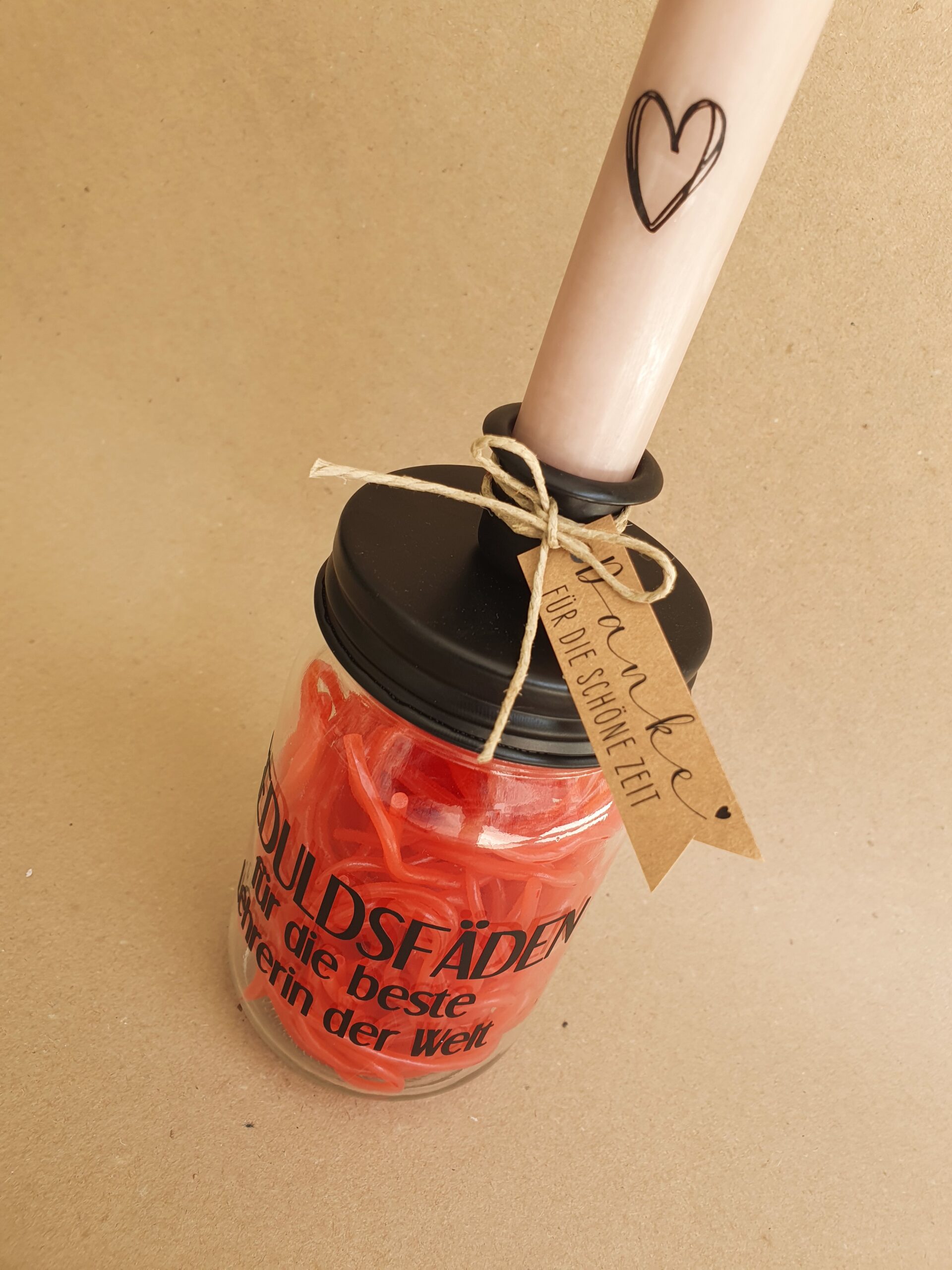 geduldsfäden, glas, vorratsglas, ferien, sommer, sommerferien, glas, geschenk, schnüre, gummischnüre, schenken, geschenk, abschluss, abschlussgeschenk, schenken, besonders, eferding, wels, linz, oberösterreich, handmade, handgefertigt, lehrerin, haribo, einkaufen, regional, in, meiner, nähe, laden, geschäft