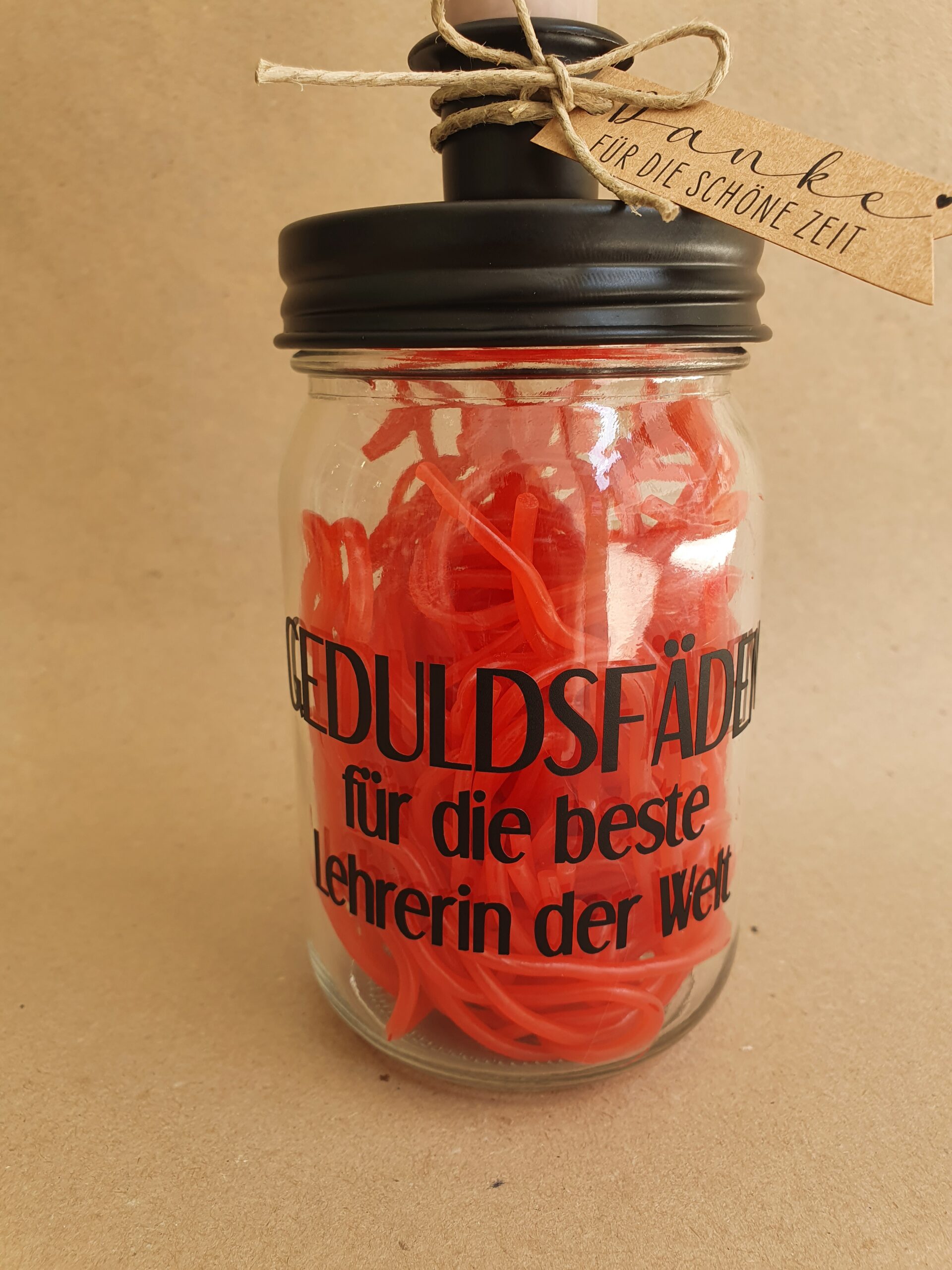 geduldsfäden, glas, vorratsglas, ferien, sommer, sommerferien, glas, geschenk, schnüre, gummischnüre, schenken, geschenk, abschluss, abschlussgeschenk, schenken, besonders, eferding, wels, linz, oberösterreich, handmade, handgefertigt, lehrerin, haribo, einkaufen, regional, in, meiner, nähe, laden, geschäft