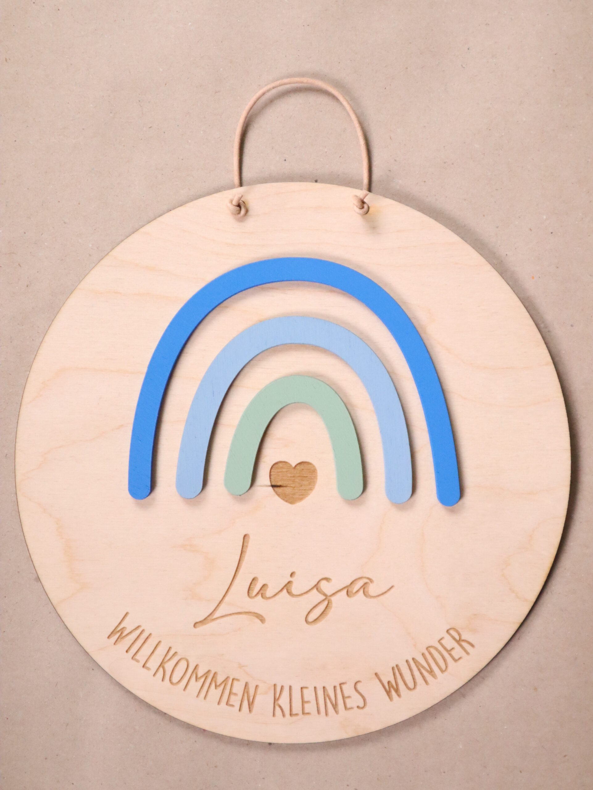 Name, Namensschild, willkommen, kleines, wunder, deko, schild, türschild, regenbogen, geschenk, schenken, neugboren, new born, geburt, baby, shower, babyshower, party, zur, geburtsgeschenk, einkaufen, oberösterreich, liebevoll, besonders, geschenke shop, eferding, plus, city, linz, wels, in, meiner, nähe, shoppen, einkaufen, geschenksidee, nichte, neffe, patenkind, taufe, taufkind, godi, gedi, taufpatin, taufpate, zimmer, zimmerdeko