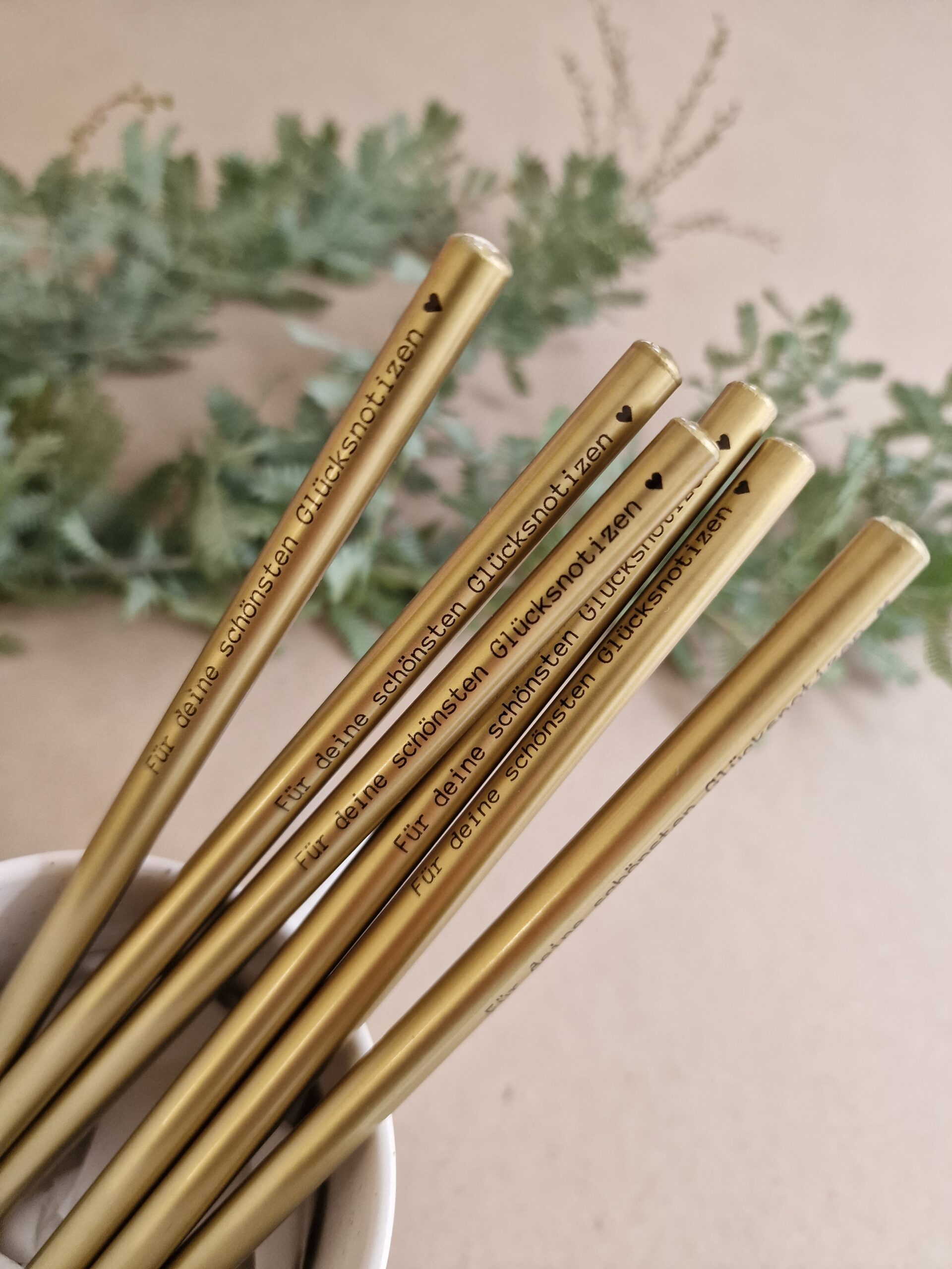 Bleistif, stift, schreiben, aufschreiben, paier, für, dich, schenken, geschenk, besonders, freundin, beschenken, eferding, einkaufen, regional, in, meiner, nähe, linz, wels, österreich, online, bestellen, oberösterreich, beste, schrift, letter, handlettering, liebevoll, mit, liebe, außergewöhlich, kreativ, kreativwerkstatt, glück, glücksnotizen, glücksbringer, neujahr, neues Jahr