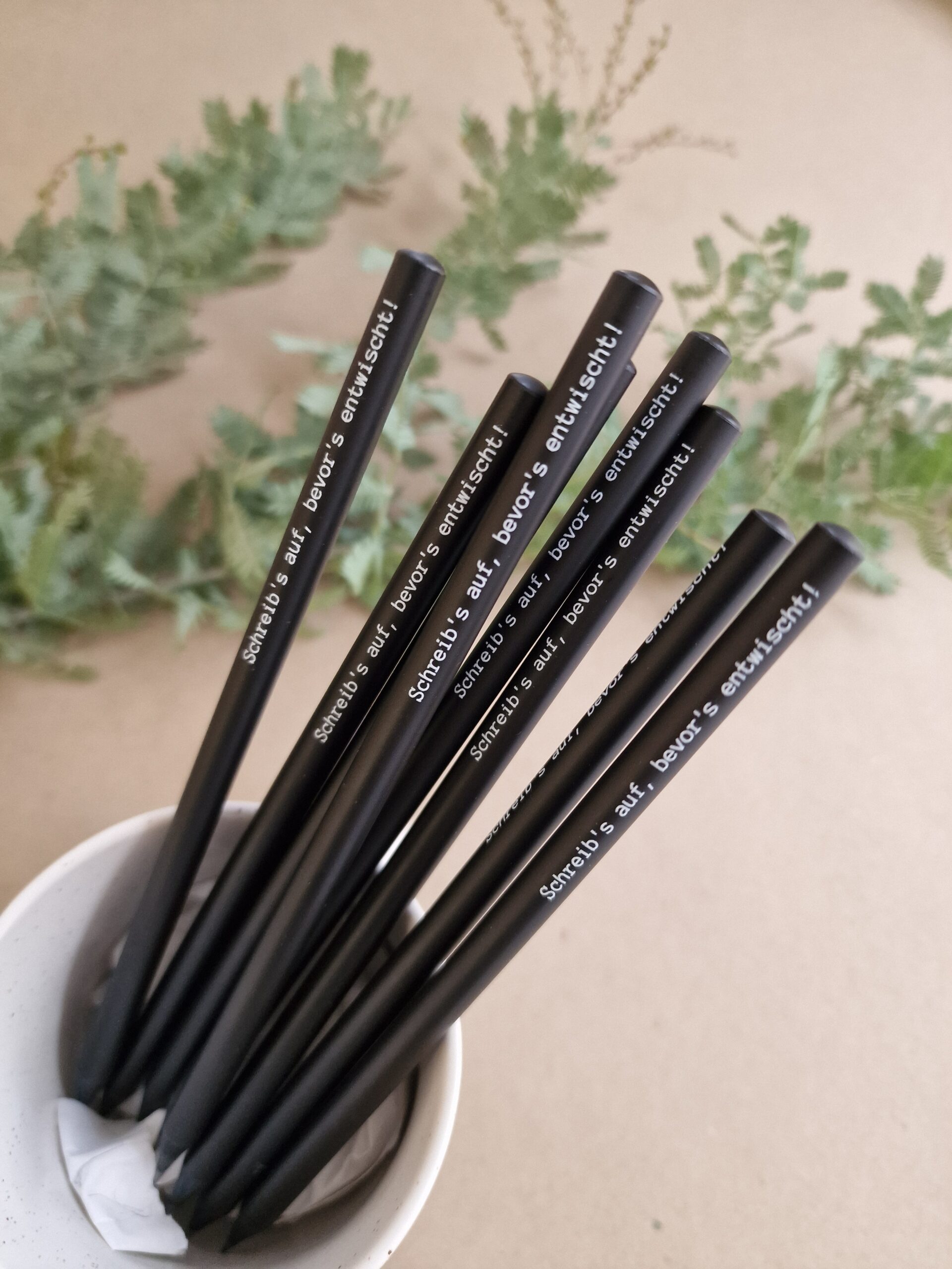 Bleistif, stift, schreiben, aufschreiben, paier, für, dich, schenken, geschenk, besonders, freundin, beschenken, eferding, einkaufen, regional, in, meiner, nähe, linz, wels, österreich, online, bestellen, oberösterreich, beste, schrift, letter, handlettering, liebevoll, mit, liebe, außergewöhlich, kreativ, kreativwerkstatt, glück, glücksnotizen, glücksbringer, neujahr, neues Jahr