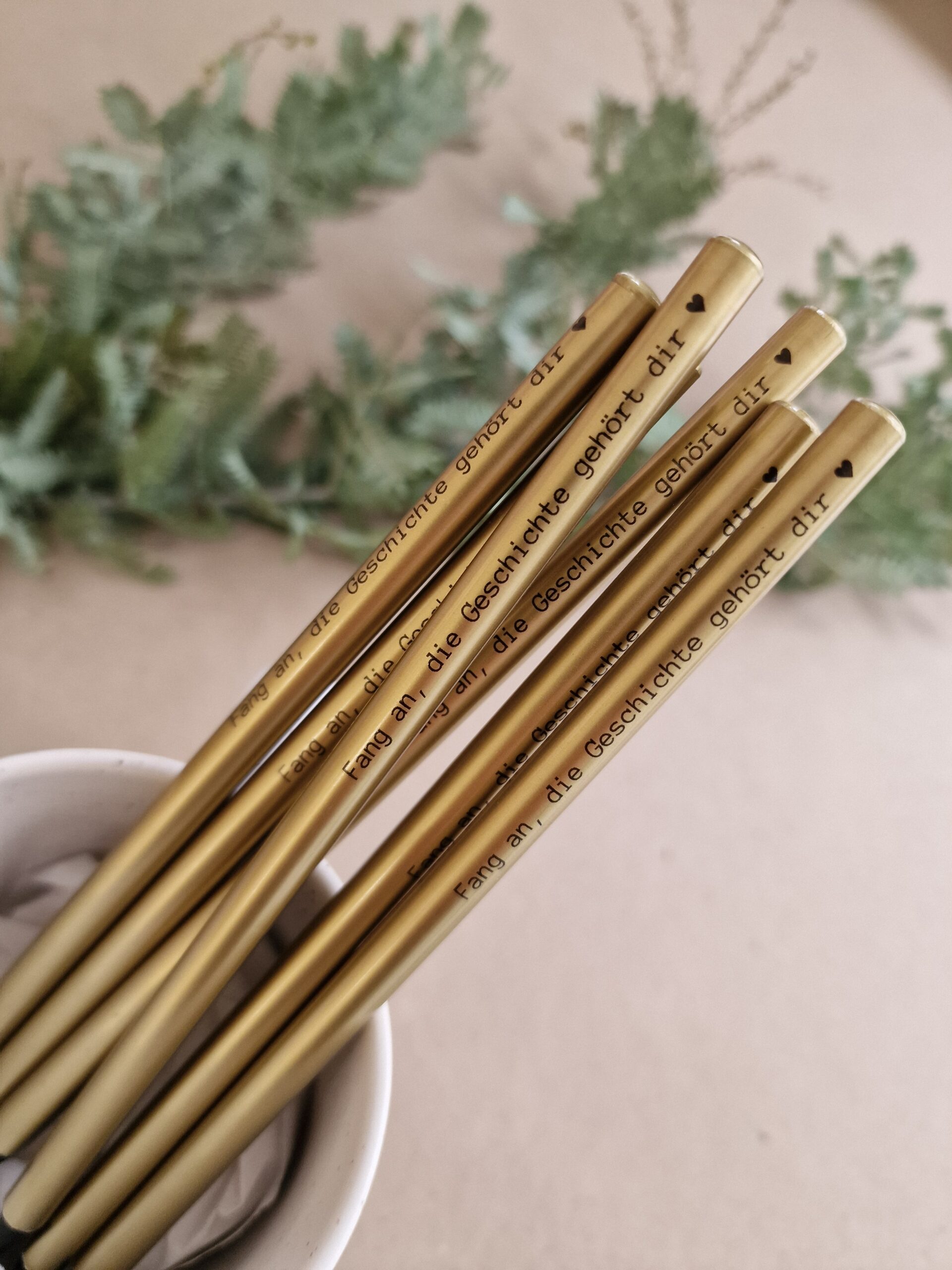 Bleistif, stift, schreiben, aufschreiben, paier, für, dich, schenken, geschenk, besonders, freundin, beschenken, eferding, einkaufen, regional, in, meiner, nähe, linz, wels, österreich, online, bestellen, oberösterreich, beste, schrift, letter, handlettering, liebevoll, mit, liebe, außergewöhlich, kreativ, kreativwerkstatt, glück, glücksnotizen, glücksbringer, neujahr, neues Jahr