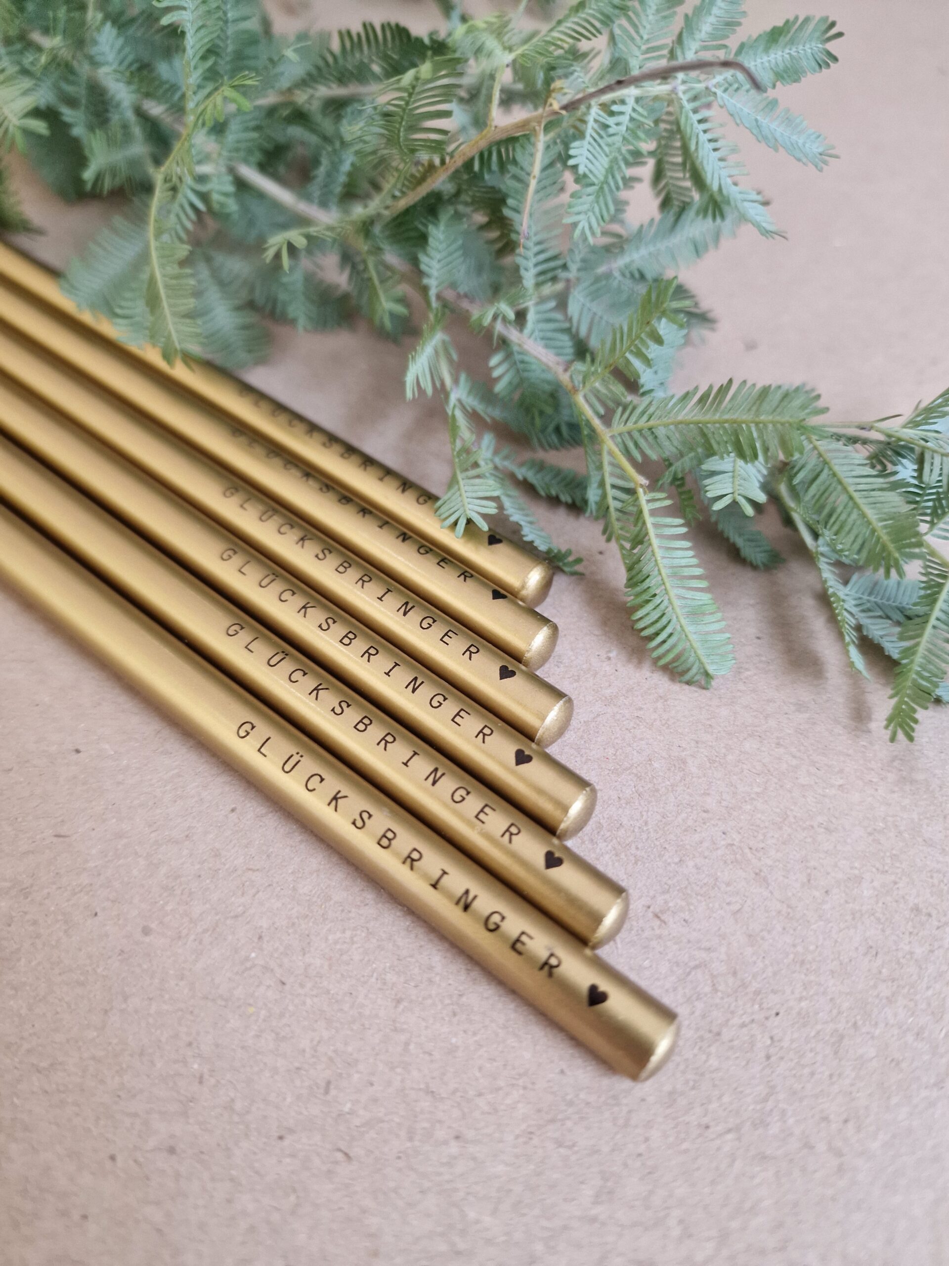 Bleistif, stift, schreiben, aufschreiben, paier, für, dich, schenken, geschenk, besonders, freundin, beschenken, eferding, einkaufen, regional, in, meiner, nähe, linz, wels, österreich, online, bestellen, oberösterreich, beste, schrift, letter, handlettering, liebevoll, mit, liebe, außergewöhlich, kreativ, kreativwerkstatt, glück, glücksnotizen, glücksbringer, neujahr, neues Jahr