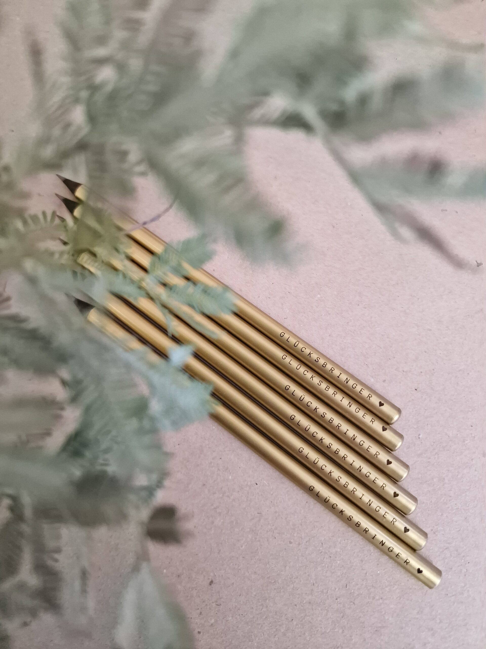 Bleistif, stift, schreiben, aufschreiben, paier, für, dich, schenken, geschenk, besonders, freundin, beschenken, eferding, einkaufen, regional, in, meiner, nähe, linz, wels, österreich, online, bestellen, oberösterreich, beste, schrift, letter, handlettering, liebevoll, mit, liebe, außergewöhlich, kreativ, kreativwerkstatt, glück, glücksnotizen, glücksbringer, neujahr, neues Jahr