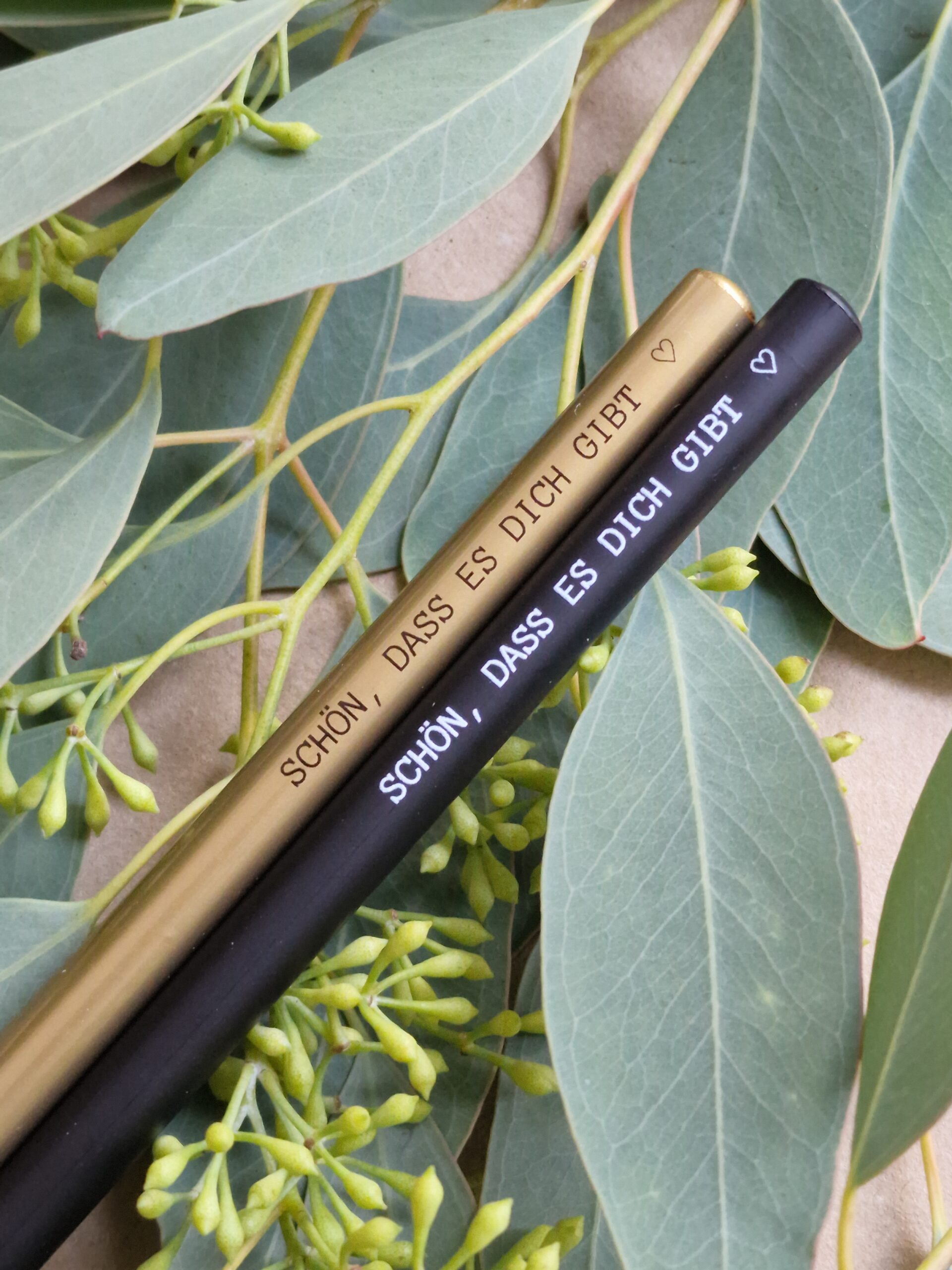 Bleistif, stift, schreiben, aufschreiben, paier, für, dich, schenken, geschenk, besonders, freundin, beschenken, eferding, einkaufen, regional, in, meiner, nähe, linz, wels, österreich, online, bestellen, oberösterreich, beste, schrift, letter, handlettering, liebevoll, mit, liebe, außergewöhlich, kreativ, kreativwerkstatt, glück, schreben, papier, papterie, herz, herzensmensch, lieblingsmensch, freundin, beste, bff, schön dass es dich gibt