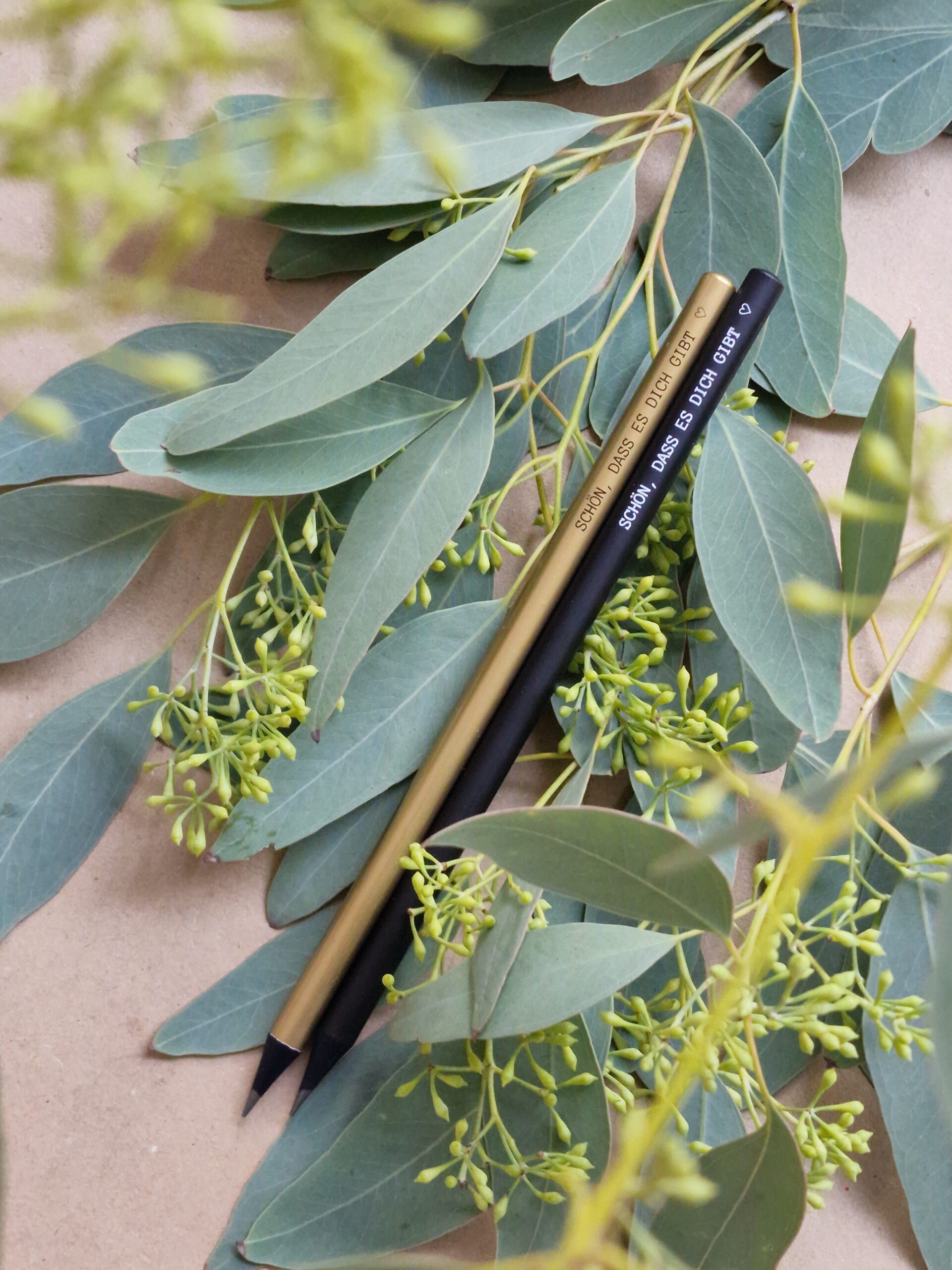 Bleistif, stift, schreiben, aufschreiben, paier, für, dich, schenken, geschenk, besonders, freundin, beschenken, eferding, einkaufen, regional, in, meiner, nähe, linz, wels, österreich, online, bestellen, oberösterreich, beste, schrift, letter, handlettering, liebevoll, mit, liebe, außergewöhlich, kreativ, kreativwerkstatt, glück, schreben, papier, papterie, herz, herzensmensch, lieblingsmensch, freundin, beste, bff, schön dass es dich gibt