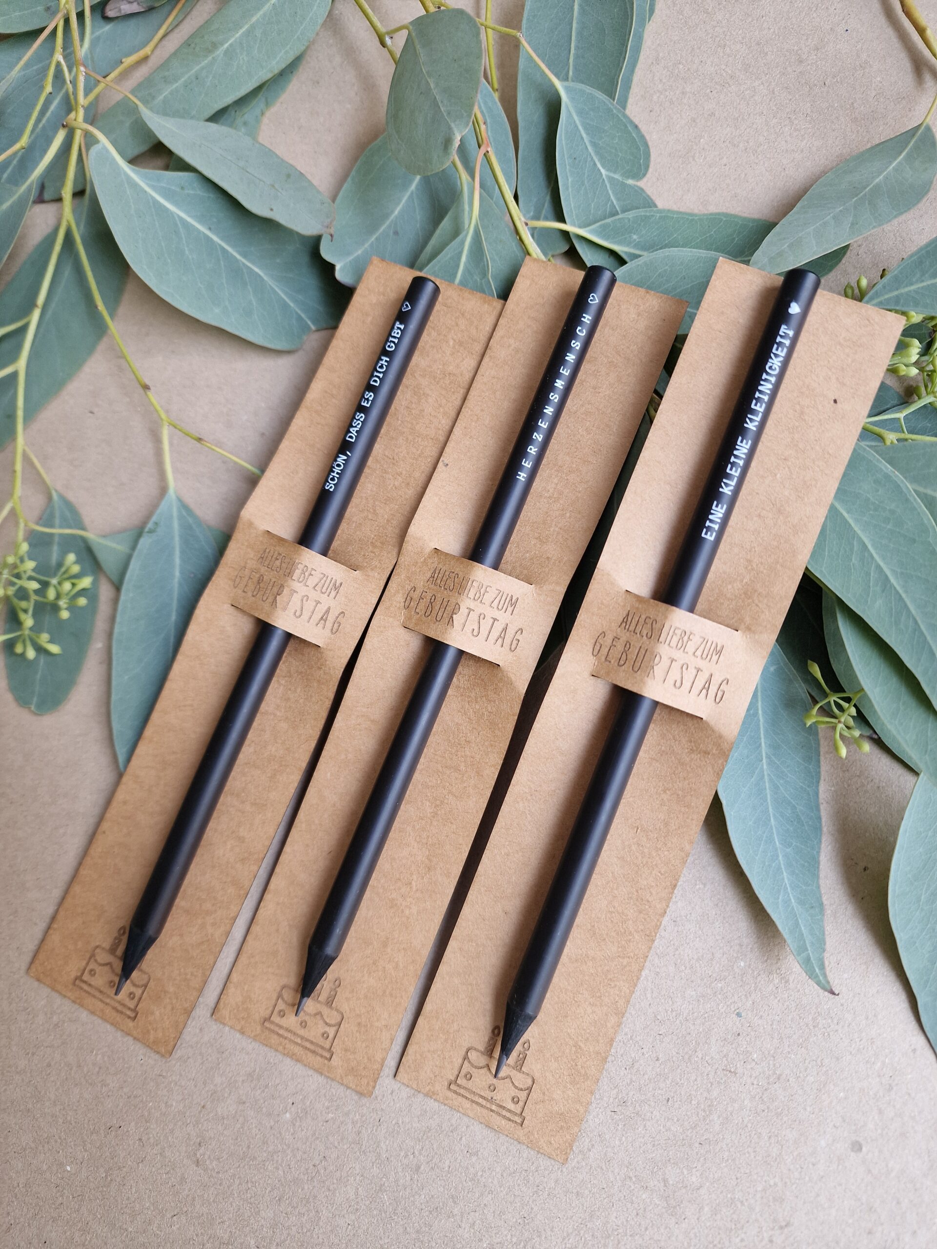 Bleistif, stift, schreiben, aufschreiben, paier, für, dich, schenken, geschenk, besonders, freundin, beschenken, eferding, einkaufen, regional, in, meiner, nähe, linz, wels, österreich, online, bestellen, oberösterreich, beste, schrift, letter, handlettering, liebevoll, mit, liebe, außergewöhlich, kreativ, kreativwerkstatt, glück, schreben, papier, papterie, herz, herzensmensch, lieblingsmensch, freundin, beste, bff, schön dass es dich gibt
