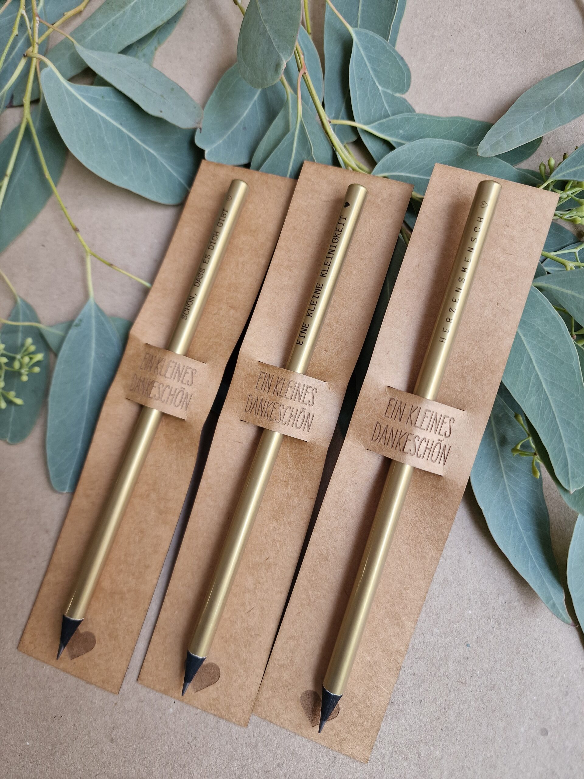 Bleistif, stift, schreiben, aufschreiben, paier, für, dich, schenken, geschenk, besonders, freundin, beschenken, eferding, einkaufen, regional, in, meiner, nähe, linz, wels, österreich, online, bestellen, oberösterreich, beste, schrift, letter, handlettering, liebevoll, mit, liebe, außergewöhlich, kreativ, kreativwerkstatt, glück, schreben, papier, papterie, herz, herzensmensch, lieblingsmensch, freundin, beste, bff, schön dass es dich gibt