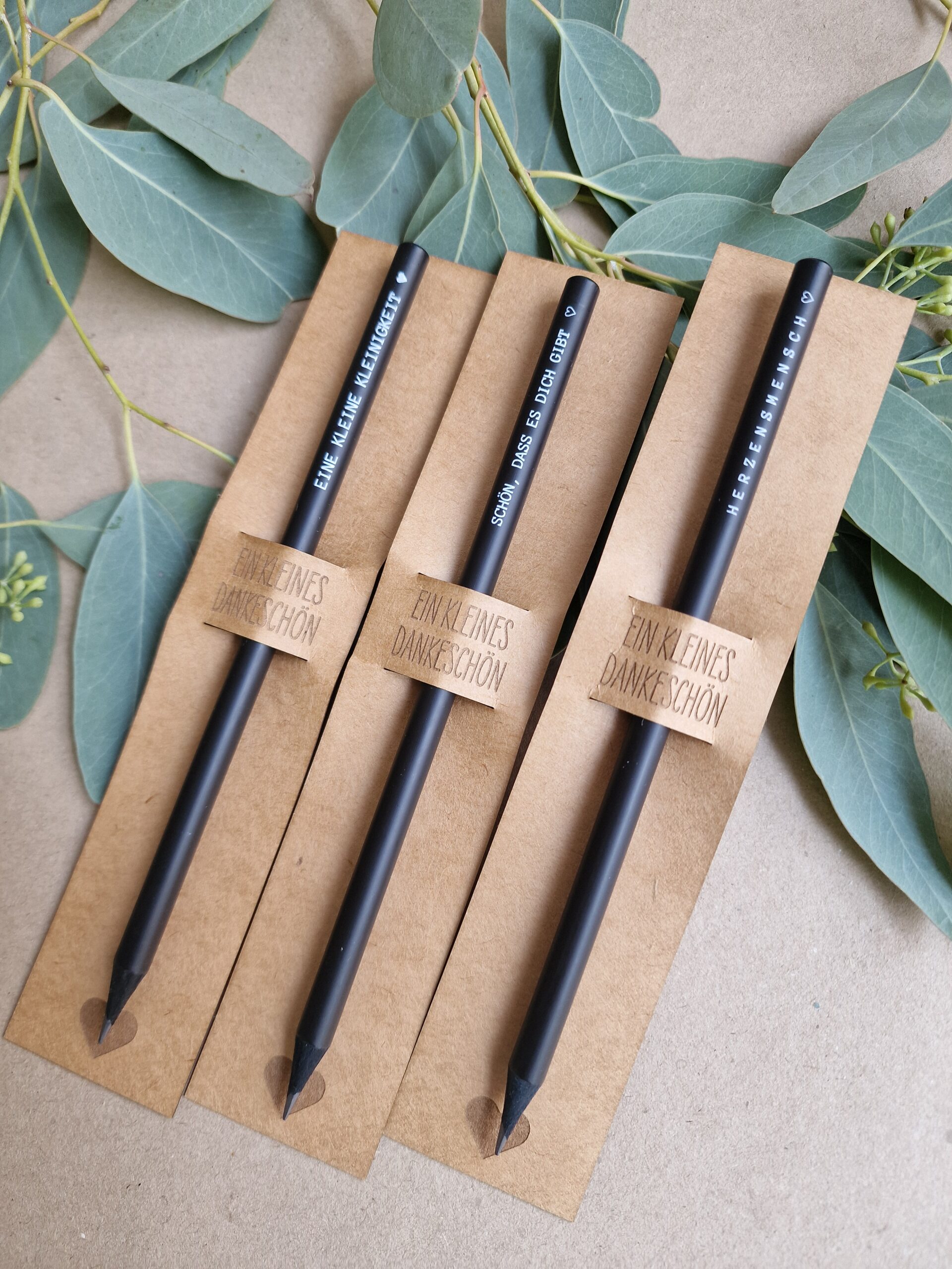 Bleistif, stift, schreiben, aufschreiben, paier, für, dich, schenken, geschenk, besonders, freundin, beschenken, eferding, einkaufen, regional, in, meiner, nähe, linz, wels, österreich, online, bestellen, oberösterreich, beste, schrift, letter, handlettering, liebevoll, mit, liebe, außergewöhlich, kreativ, kreativwerkstatt, glück, schreben, papier, papterie, herz, herzensmensch, lieblingsmensch, freundin, beste, bff, schön dass es dich gibt