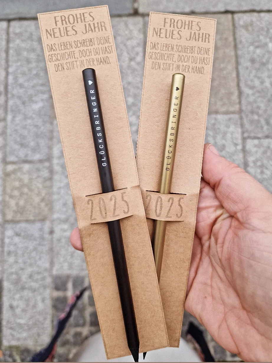 Bleistif, stift, schreiben, aufschreiben, paier, für, dich, schenken, geschenk, besonders, freundin, beschenken, eferding, einkaufen, regional, in, meiner, nähe, linz, wels, österreich, online, bestellen, oberösterreich, beste, schrift, letter, handlettering, liebevoll, mit, liebe, außergewöhlich, kreativ, kreativwerkstatt, glück, glücksnotizen, glücksbringer, neujahr, neues Jahr