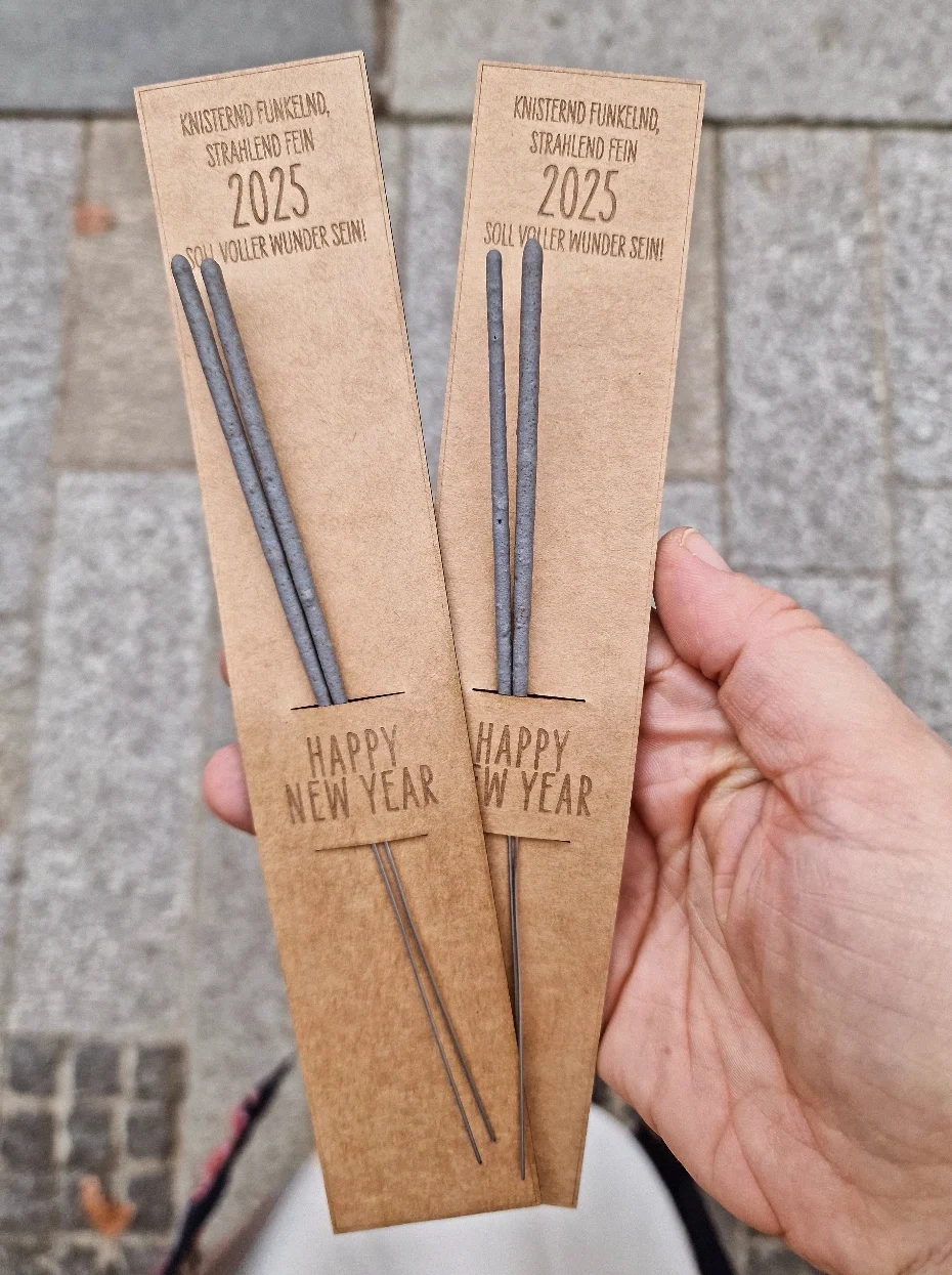 Bleistif, stift, schreiben, aufschreiben, paier, für, dich, schenken, geschenk, besonders, freundin, beschenken, eferding, einkaufen, regional, in, meiner, nähe, linz, wels, österreich, online, bestellen, oberösterreich, beste, schrift, letter, handlettering, liebevoll, mit, liebe, außergewöhlich, kreativ, kreativwerkstatt, glück, glücksnotizen, glücksbringer, neujahr, neues Jahr