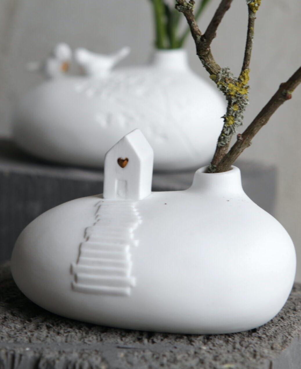 vase, keramik, keramikvase, deko, love, liebe, dekoration, weiß, natur, neutral, gold, detail, minimalistisch, dezent, filigran, stein, blume, steinvase, blumenvase, good, old, friends, detail, dezen, modern, modisch, geschenk, schenken, online, shop, bestellen, shoppen, einkaufen, umzug, einzug, haus, hausbau, umbau, häuslbauer, zusammen ziehen, einzug, geschenk, mitbringsel