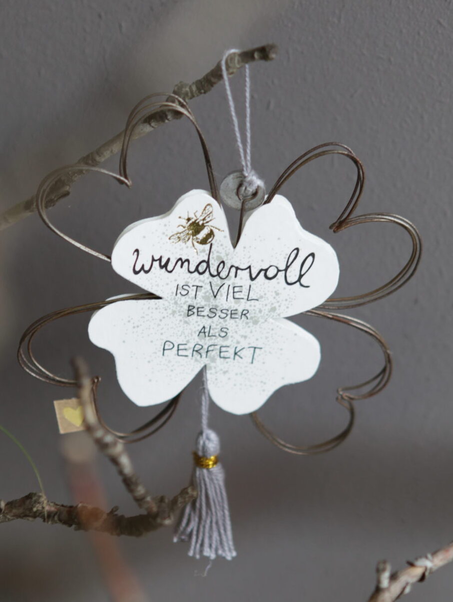 Herz, deko, dekoherz, metall, papier, quaste, gold, spruch, handmade, handarbeit, liebevoll, mit, liebe, schenken, geschenk, hänger, aufputz, dekohänger, zum, aufhängen, dekorativ, mitbringsel, kleine, aufmerksamkeit, good, old, friends, geschenkidee, freundin, beste, nachbarin, frau, einkaufen, online, shoppen, shop, bestellen, laden, geschäft, eferding, oberösterreich, in, meiner, nähe, linz, wels, plus, city, rohrbach, feldkirchen, landshaag, aschach, urfahr, online, laden, kaufen, freude, machen, verpackungen, verpackung, hebamme, geste, nett, nette, ostern. osternest, osterhase, huhn, verrückt, osterstrau, strauch, dekorativ, dekoration, klee, glück, glücksklee, glücksbringer