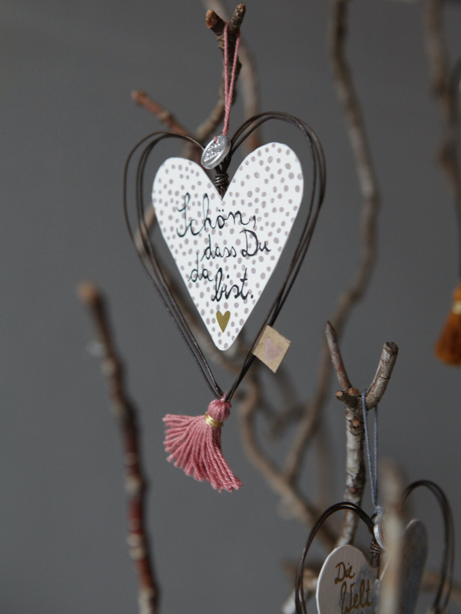 Herz, deko, dekoherz, metall, papier, quaste, gold, spruch, handmade, handarbeit, liebevoll, mit, liebe, schenken, geschenk, hänger, aufputz, dekohänger, zum, aufhängen, dekorativ, mitbringsel, kleine, aufmerksamkeit, good, old, friends, geschenkidee, freundin, beste, nachbarin, frau, einkaufen, online, shoppen, shop, bestellen, laden, geschäft, eferding, oberösterreich, in, meiner, nähe, linz, wels, plus, city, rohrbach, feldkirchen, landshaag, aschach, urfahr, online, laden, kaufen, freude, machen, verpackungen, verpackung, hebamme, geste, nett, nette, ostern. osternest, osterhase, gast, gastgeschenk