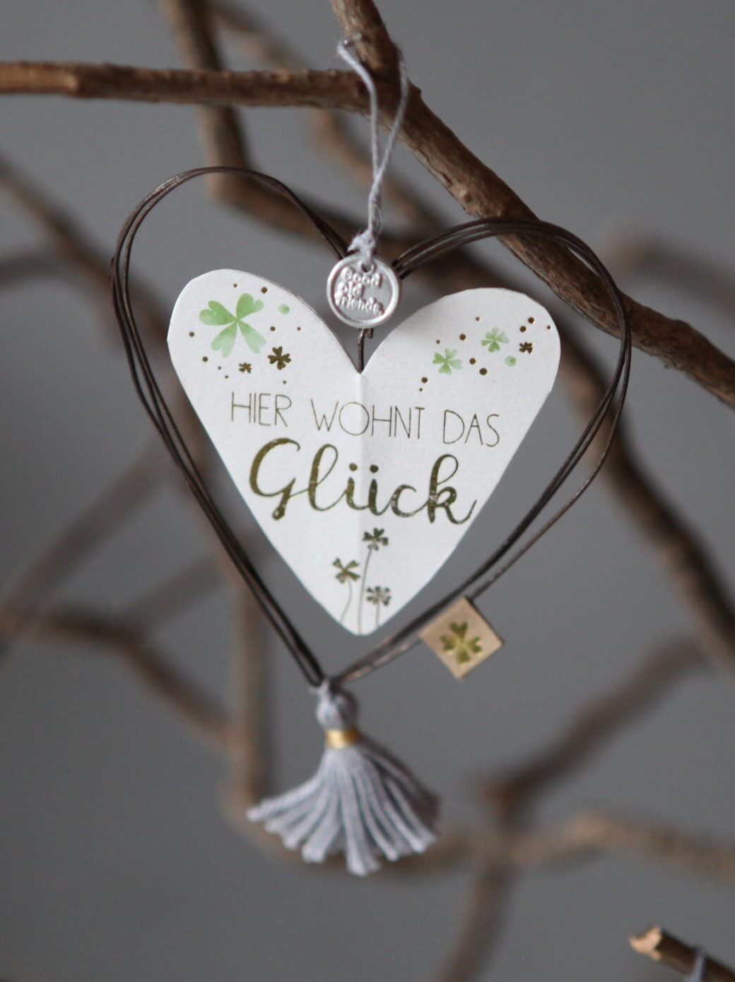 Herz, deko, dekoherz, metall, papier, quaste, gold, spruch, handmade, handarbeit, liebevoll, mit, liebe, schenken, geschenk, hänger, aufputz, dekohänger, zum, aufhängen, dekorativ, mitbringsel, kleine, aufmerksamkeit, good, old, friends, geschenkidee, freundin, beste, nachbarin, frau, einkaufen, online, shoppen, shop, bestellen, laden, geschäft, eferding, oberösterreich, in, meiner, nähe, linz, wels, plus, city, rohrbach, feldkirchen, landshaag, aschach, urfahr, online, laden, kaufen, freude, machen, verpackungen, verpackung, hebamme, geste, nett, nette, ostern. osternest, osterhase