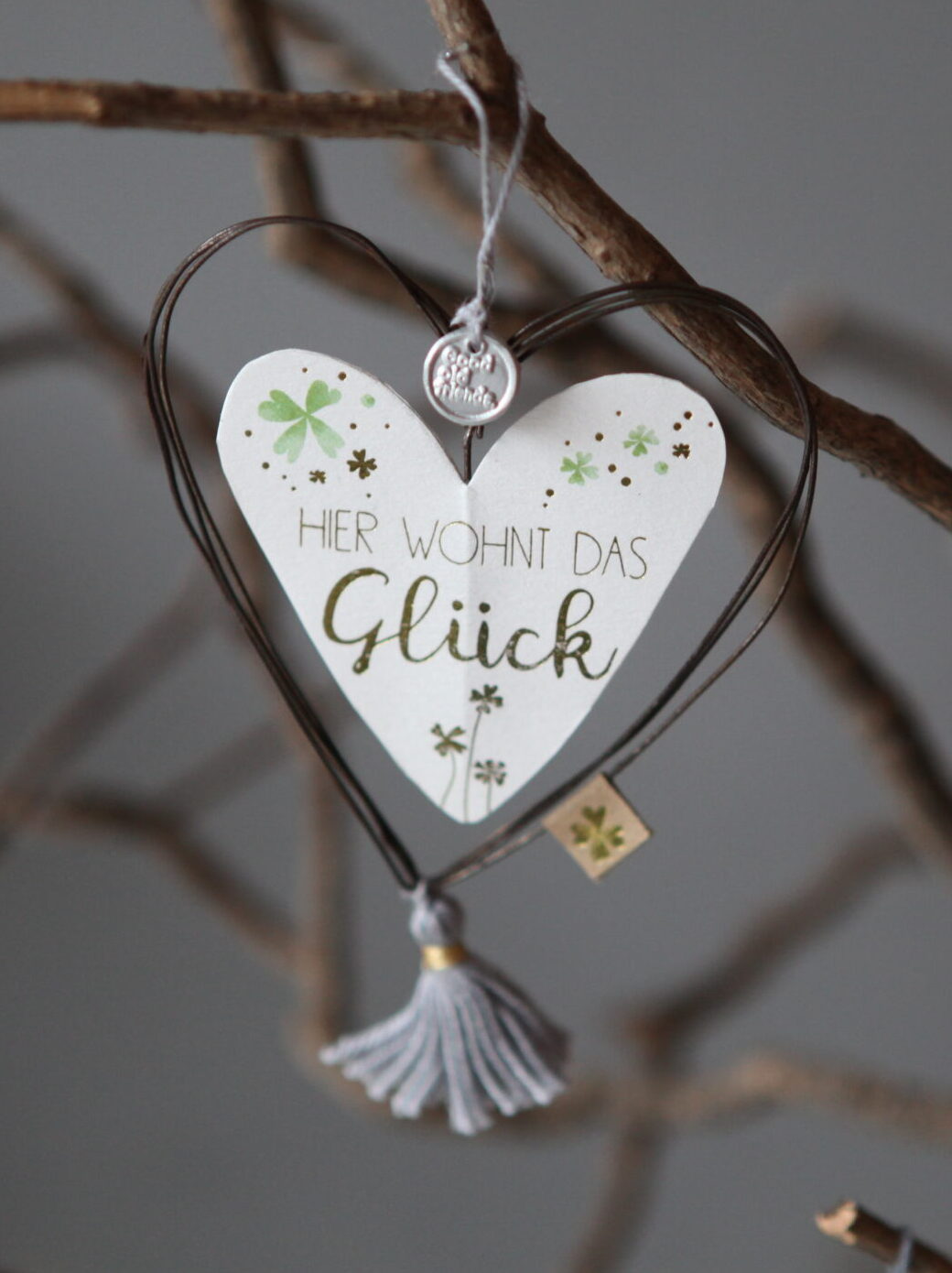 Herz, deko, dekoherz, metall, papier, quaste, gold, spruch, handmade, handarbeit, liebevoll, mit, liebe, schenken, geschenk, hänger, aufputz, dekohänger, zum, aufhängen, dekorativ, mitbringsel, kleine, aufmerksamkeit, good, old, friends, geschenkidee, freundin, beste, nachbarin, frau, einkaufen, online, shoppen, shop, bestellen, laden, geschäft, eferding, oberösterreich, in, meiner, nähe, linz, wels, plus, city, rohrbach, feldkirchen, landshaag, aschach, urfahr, online, laden, kaufen, freude, machen, verpackungen, verpackung, hebamme, geste, nett, nette, ostern. osternest, osterhase