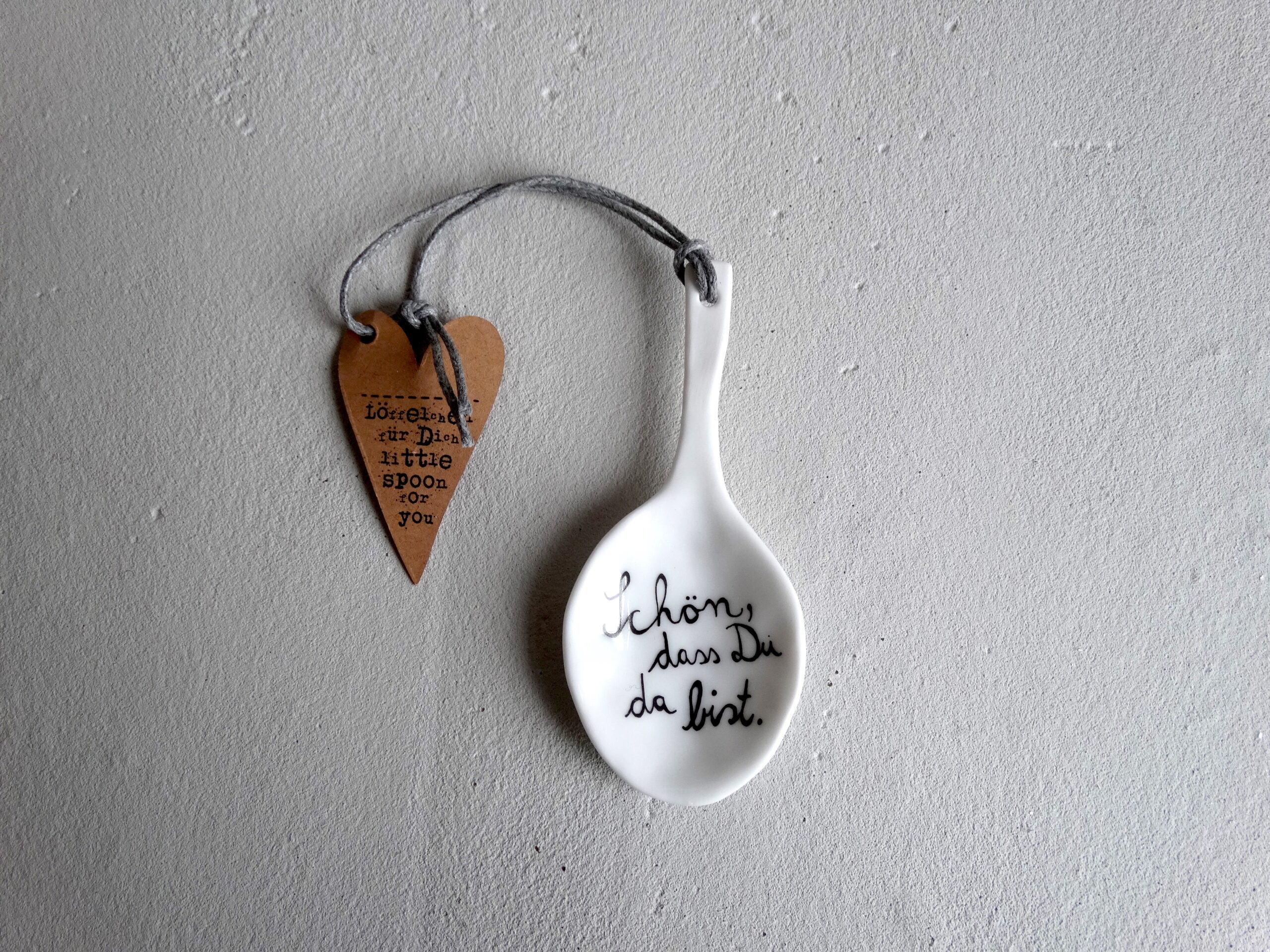 löfel, keramik, keramiklöffel, klein, mini, salz, natur, naturkeramik, deko, küche, kochen, essen, gedeckter, tisch, kulinarik, besteck, kaviar, honig, sauce, salz, salzlöffel, kaviarlöffel, dekoration, mit, liebe, gekocht, einladen, einladung, dinner, mitbringsel, schenken, geschenk, kaufen, einkaufen, geschenksidee, online, shop, shoppen, bestellen