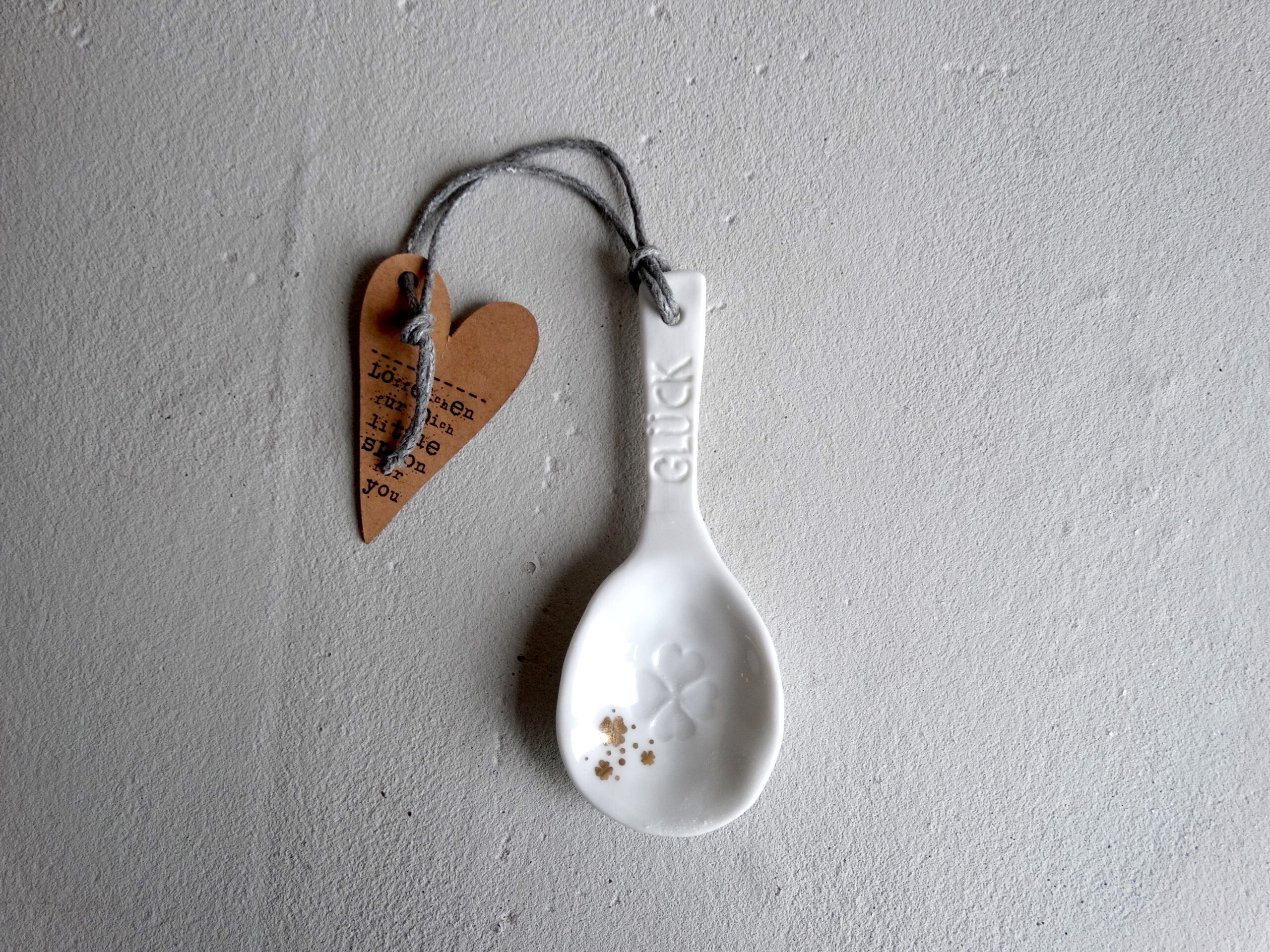 löfel, keramik, keramiklöffel, klein, mini, salz, natur, naturkeramik, deko, küche, kochen, essen, gedeckter, tisch, kulinarik, besteck, kaviar, honig, sauce, salz, salzlöffel, kaviarlöffel, dekoration, mit, liebe, gekocht, einladen, einladung, dinner, mitbringsel, schenken, geschenk, kaufen, einkaufen, geschenksidee, online, shop, shoppen, bestellen