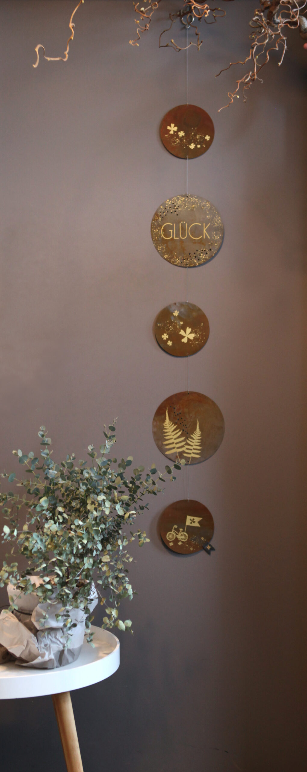 deko, dekoration, kette, traumzeit, traumzeitkette, rost, rostig, modern, modisch, minimalistisch, schenken, besonder,s geschenk, pusteblume, blüte, blume, glüvk, schutz, tür, türdeko, türschild, haus, neue,s einzug, umzug, hausbau, haus, bauen, shop, onlineshop, regional, kaufen, bestellen, onlineshop, eferding, linz, wels