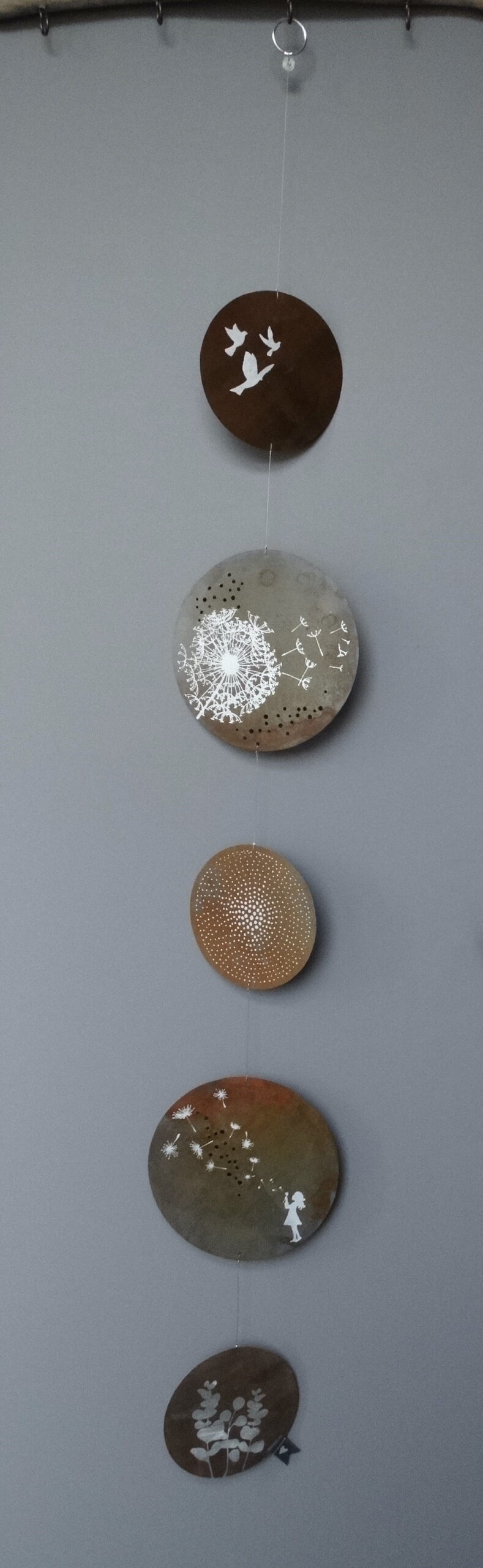 deko, dekoration, kette, traumzeit, traumzeitkette, rost, rostig, modern, modisch, minimalistisch, schenken, besonder,s geschenk, pusteblume, blüte, blume, glüvk, schutz, tür, türdeko, türschild, haus, neue,s einzug, umzug, hausbau, haus, bauen, shop, onlineshop, regional, kaufen, bestellen, onlineshop, eferding, linz, wels