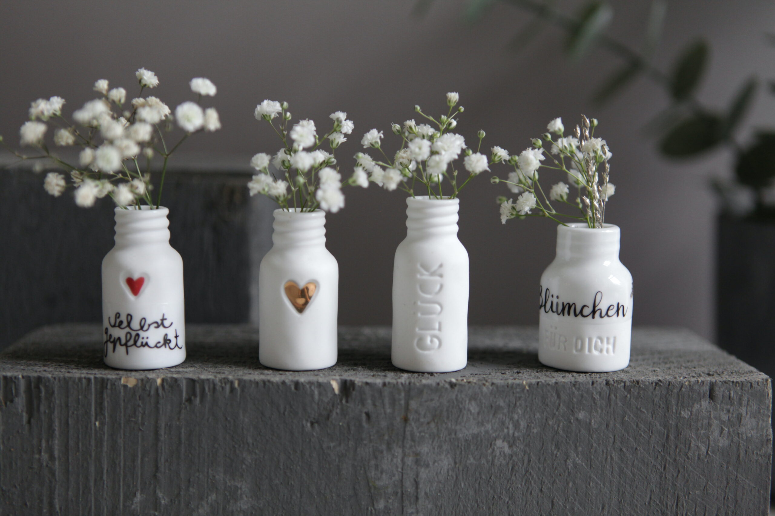 Vase, mini, mimivase, keramik, deko, blume, blumen, dekoration, trockenblume, mit, liebe, schenken, geschenk, geschenksidee, verschenken, mitbringsel, modern, minimalistisch, trend, trendig, good, old, friends, einkaufen, kaufen, bestellen, shop, online, eferding, wels, linz, regional, in, meiner, nähe, glück, liebe, herz, schön, dass du da bist, geburtstag