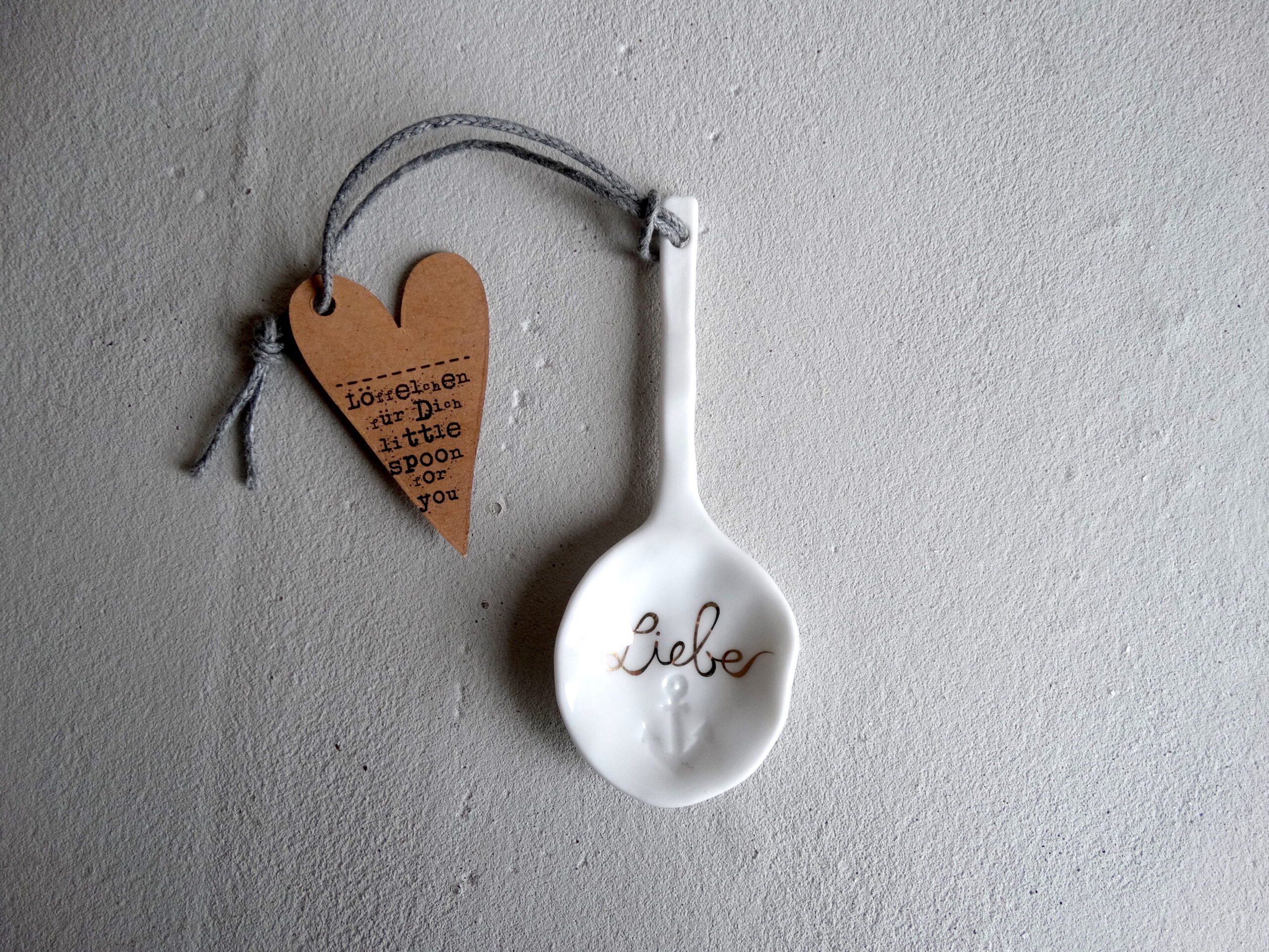 löfel, keramik, keramiklöffel, klein, mini, salz, natur, naturkeramik, deko, küche, kochen, essen, gedeckter, tisch, kulinarik, besteck, kaviar, honig, sauce, salz, salzlöffel, kaviarlöffel, dekoration, mit, liebe, gekocht, einladen, einladung, dinner, mitbringsel, schenken, geschenk, kaufen, einkaufen, geschenksidee, online, shop, shoppen, bestellen