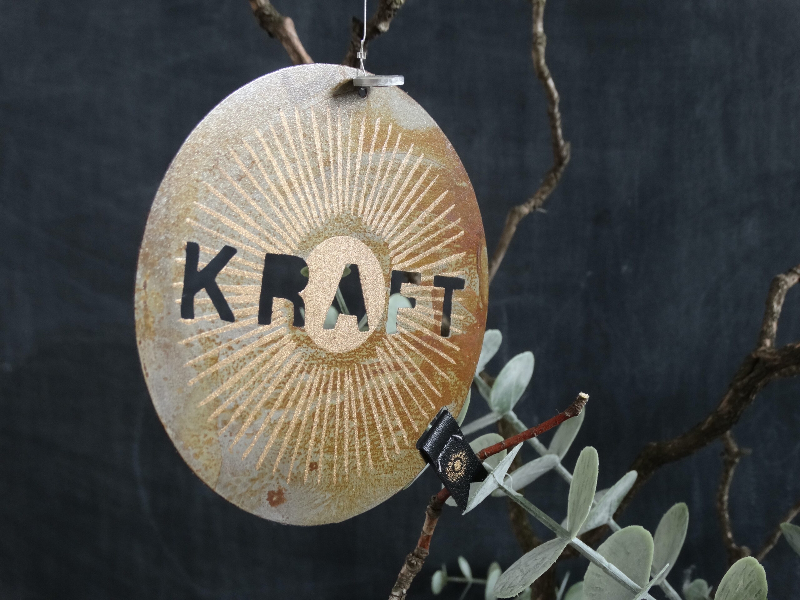 schild, deko, schutz, schutzschild, liebe, mut, glück, freude, erfolg, zeit, affirmation, liebevoll, worte, macht, der, schenken, geschenk, yoga, yogini, bewusst, bewusstes, leben, meditieren, meditation, schenken, geschenk, deko, dekoration, einkaufen, kaufen, online, onlineshop, bestellen, schnell, eferding, linz, wels, oberösterreich, shoppen, geschäft, laden, region, aschach, landshaag, feldkirchen, in, meiner, nähe, geschenksidee, geburtstag, hochzeit, muttertag