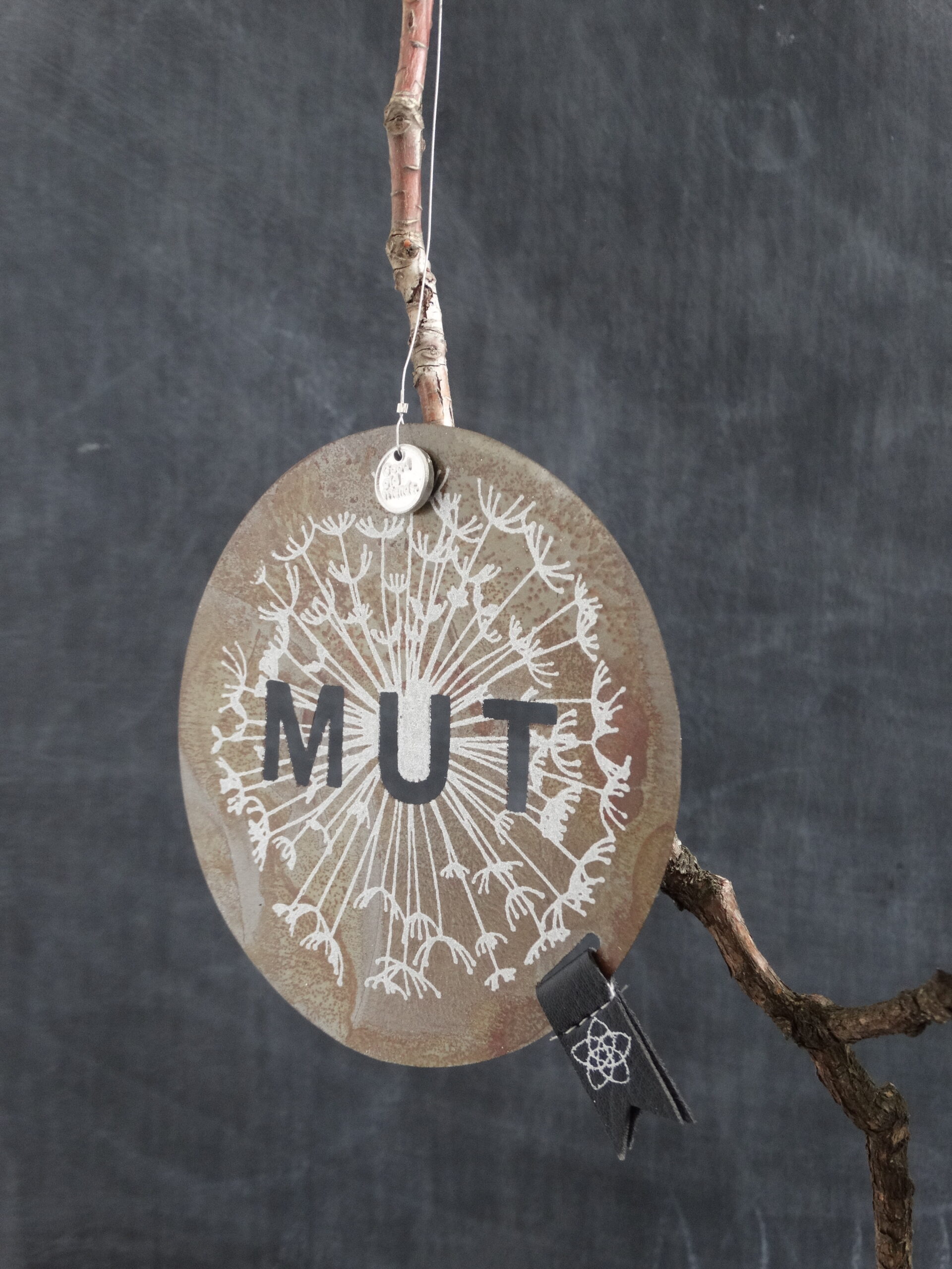 schild, deko, schutz, schutzschild, liebe, mut, glück, freude, erfolg, zeit, affirmation, liebevoll, worte, macht, der, schenken, geschenk, yoga, yogini, bewusst, bewusstes, leben, meditieren, meditation, schenken, geschenk, deko, dekoration, einkaufen, kaufen, online, onlineshop, bestellen, schnell, eferding, linz, wels, oberösterreich, shoppen, geschäft, laden, region, aschach, landshaag, feldkirchen, in, meiner, nähe, geschenksidee, geburtstag, hochzeit, muttertag