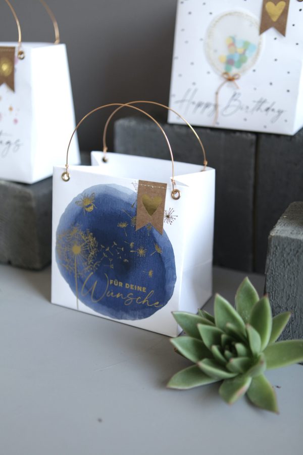 Tüte, geschenk, schenken, geld, geldgeschenk, kreativ, geburtstag, wunsch, wunscherfüller, wünsche, einkaufen, kaufen, bestellen, online, onlineshop, liebevoll, mit, liebe, worte, druck, gold, besonders, geburtstagsgeschenk, eferding, oberösterreich, linz, wels, laden, geschäft, shop, shoppen, kreativ, pusteblume, glück, sackerl, verpackung, verpacken, einpacken, hochzeit, freundin,