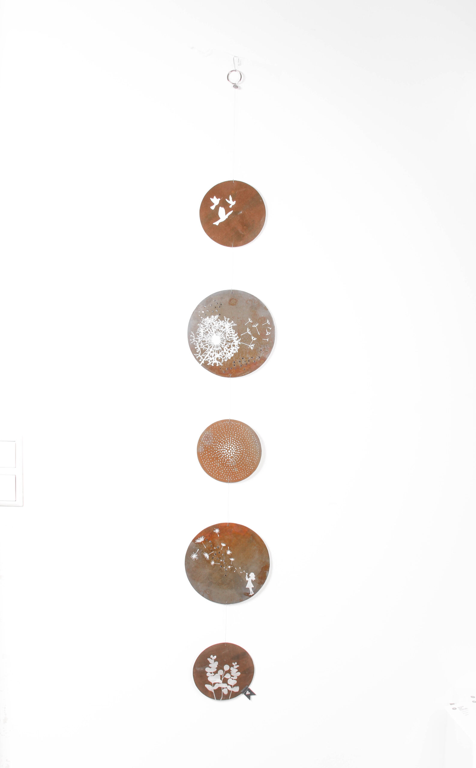 deko, dekoration, kette, traumzeit, traumzeitkette, rost, rostig, modern, modisch, minimalistisch, schenken, besonder,s geschenk, pusteblume, blüte, blume, glüvk, schutz, tür, türdeko, türschild, haus, neue,s einzug, umzug, hausbau, haus, bauen, shop, onlineshop, regional, kaufen, bestellen, onlineshop, eferding, linz, wels